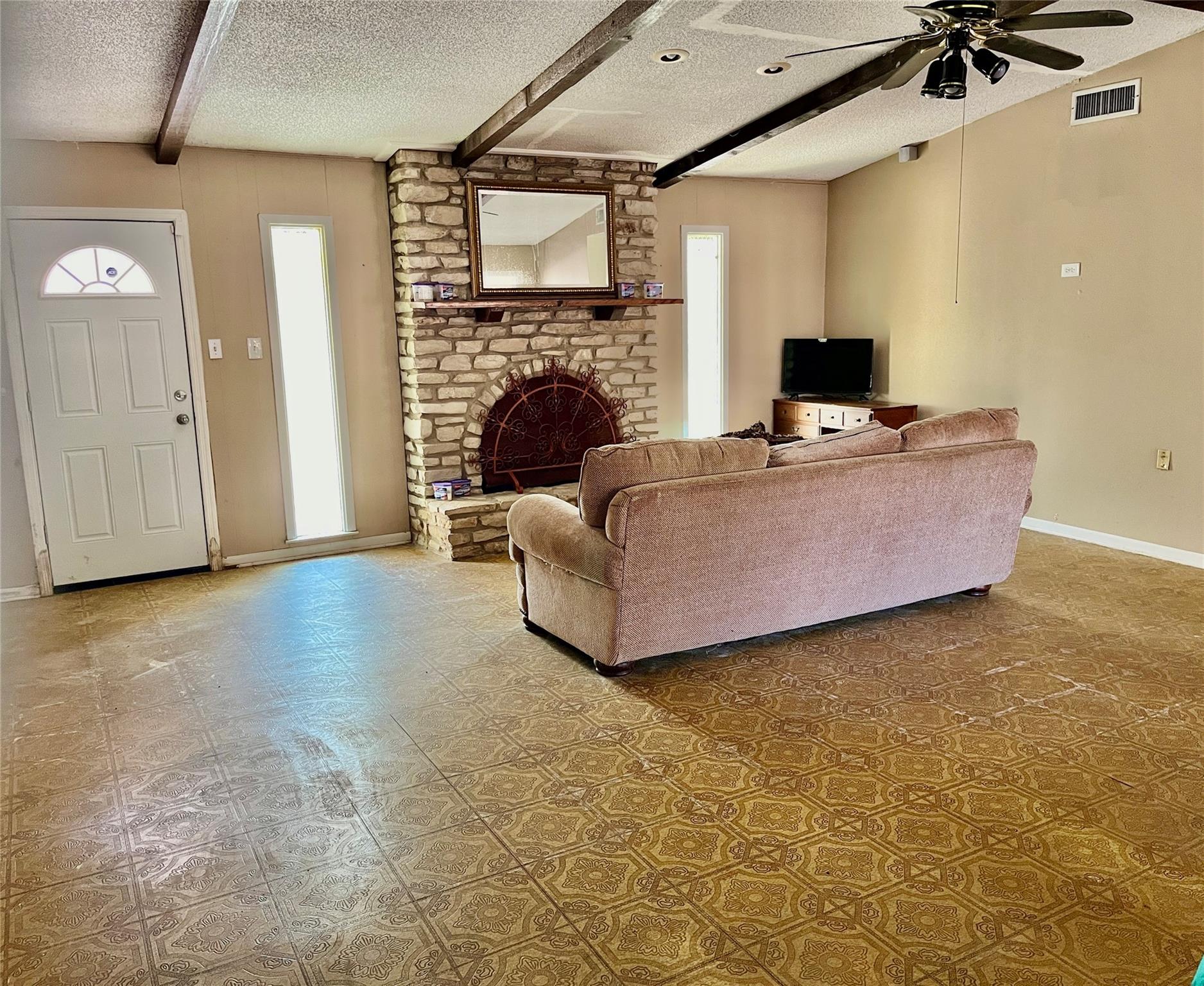 1133 W Bell St Property Photo 8