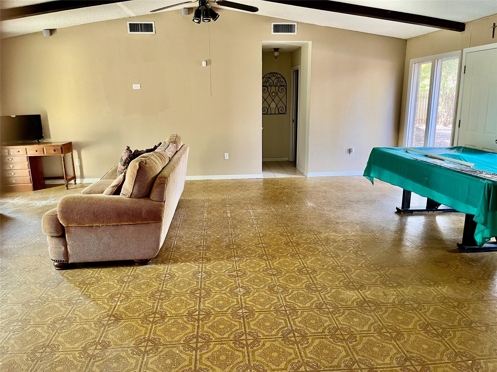 1133 W Bell St Property Photo 10