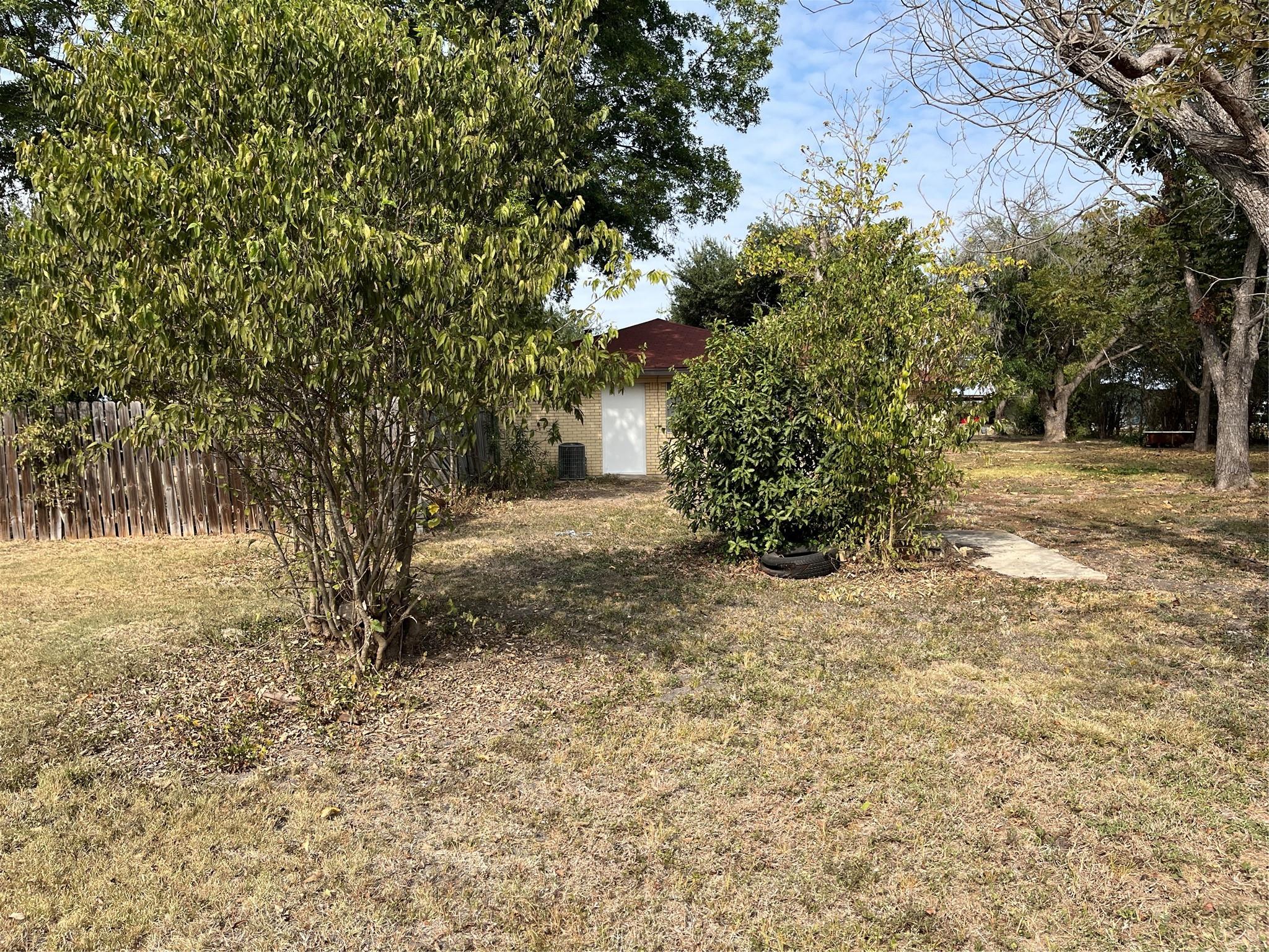 1133 W Bell St Property Photo 21