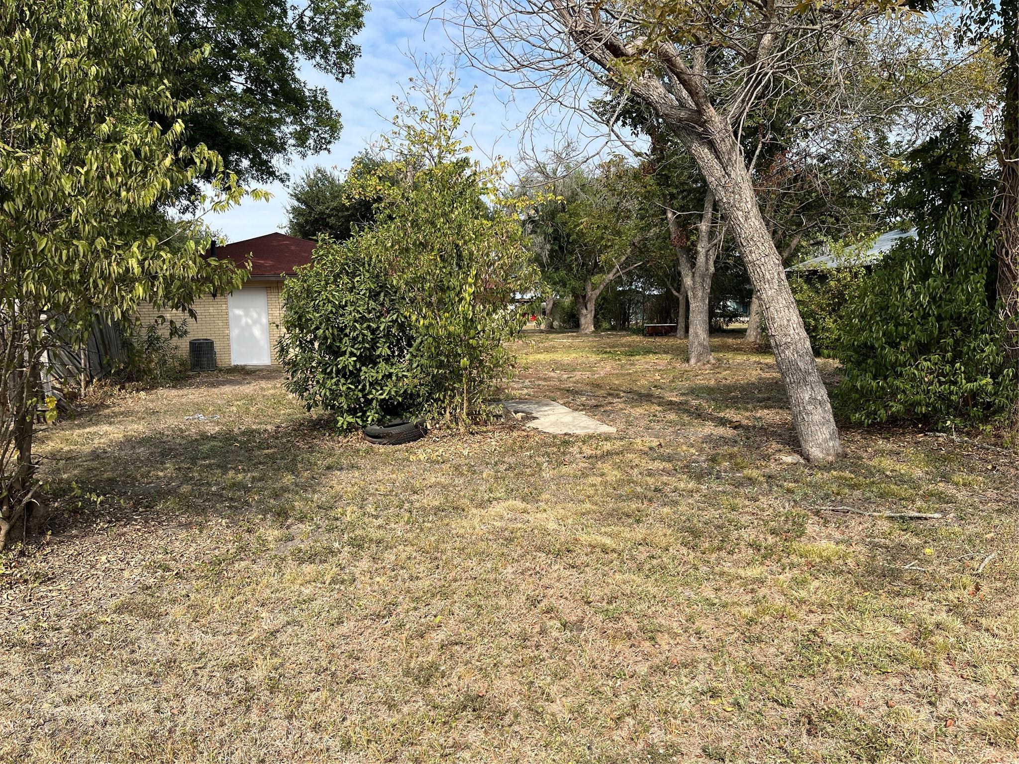 1133 W Bell St Property Photo 22