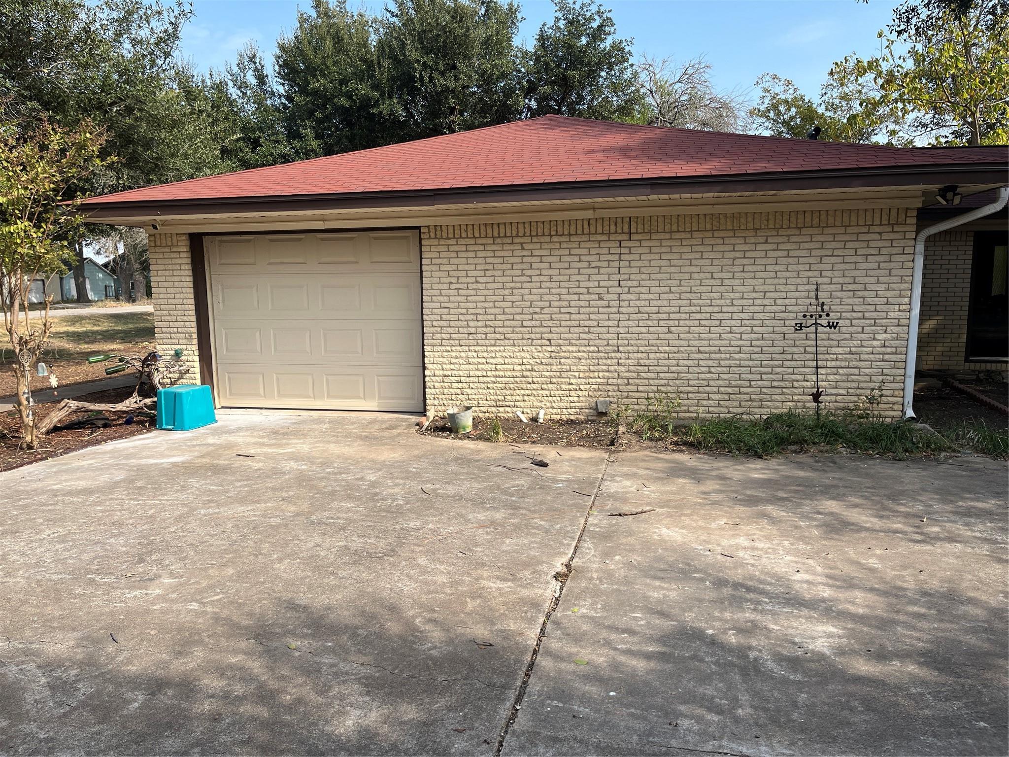 1133 W Bell St Property Photo 24