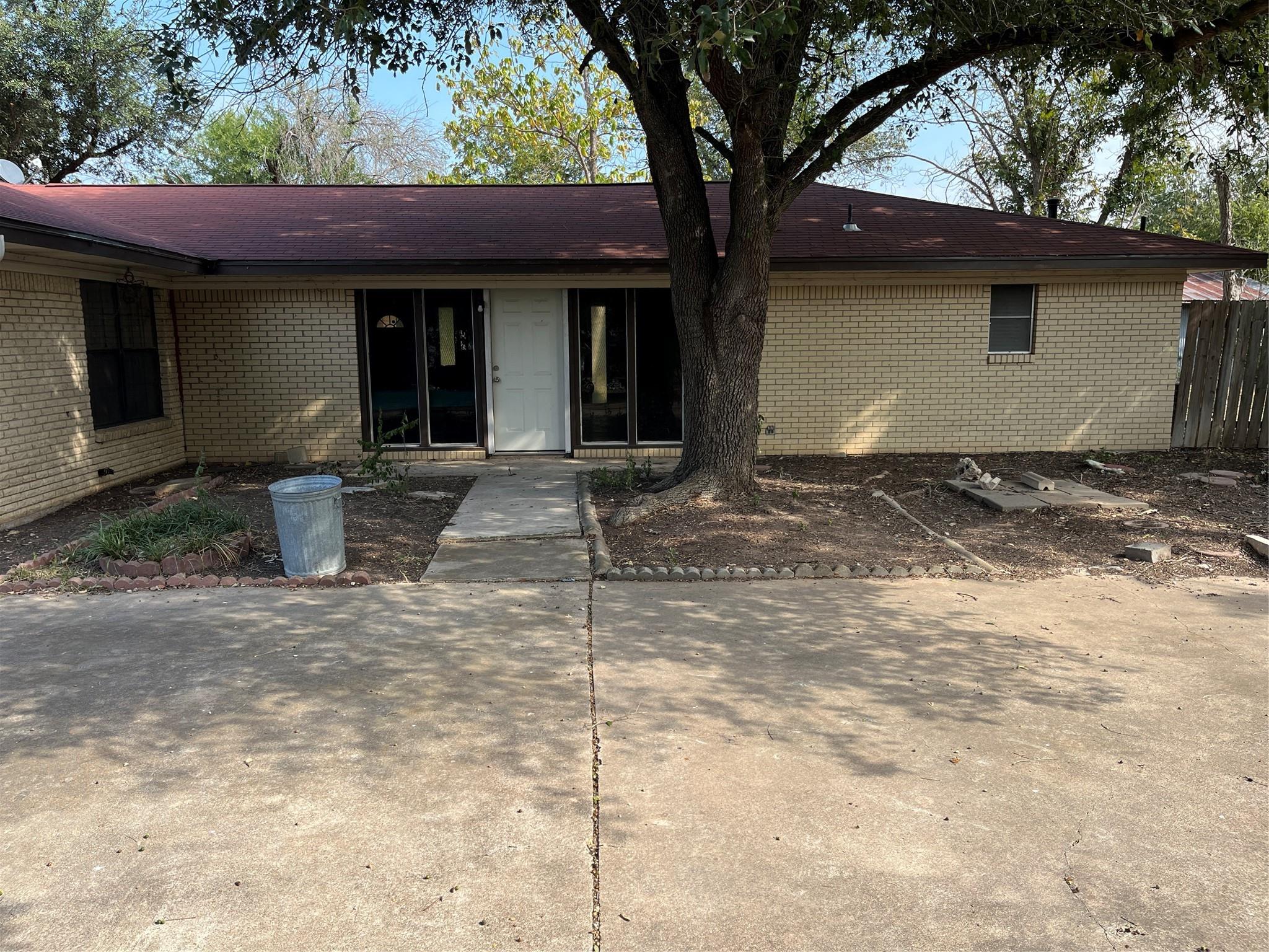 1133 W Bell St Property Photo 25