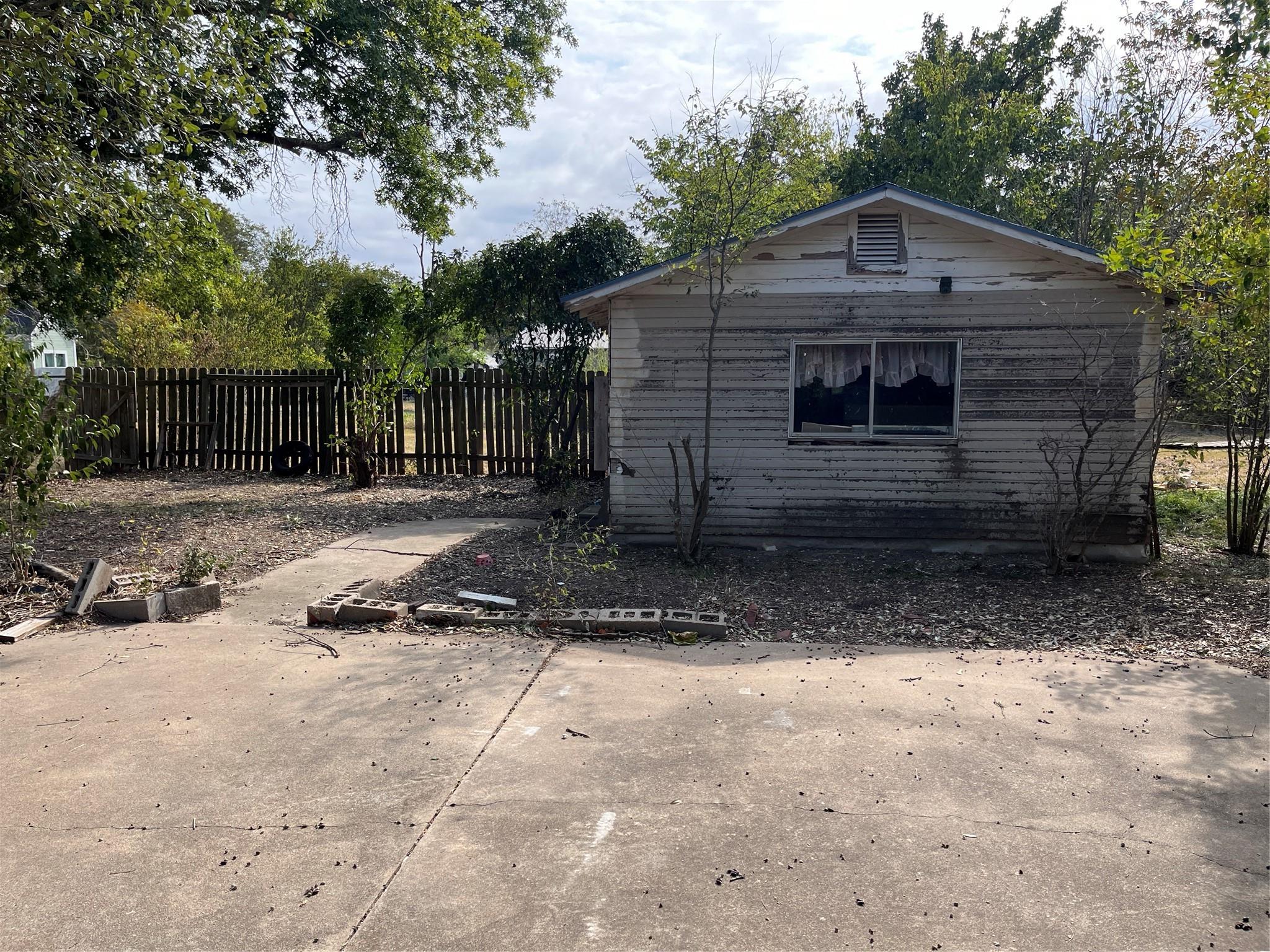 1133 W Bell St Property Photo 34