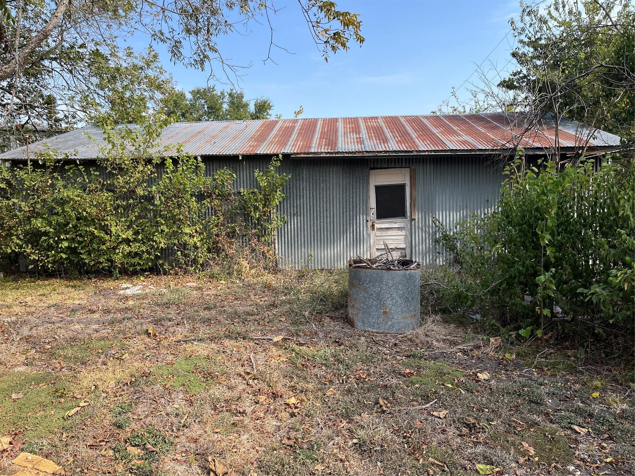 1133 W Bell St Property Photo 35
