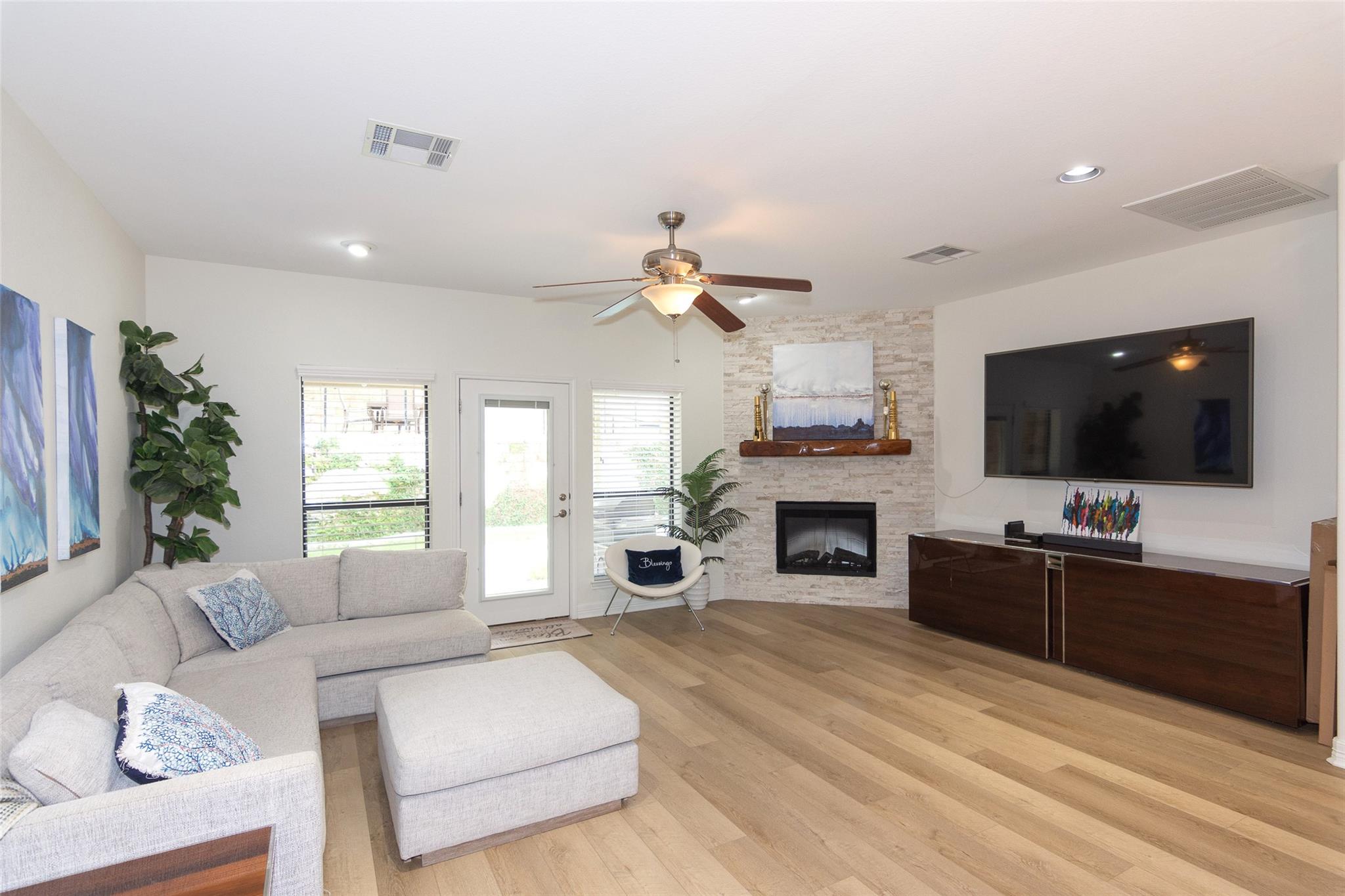 1301 Delsie Dr B Property Photo 2