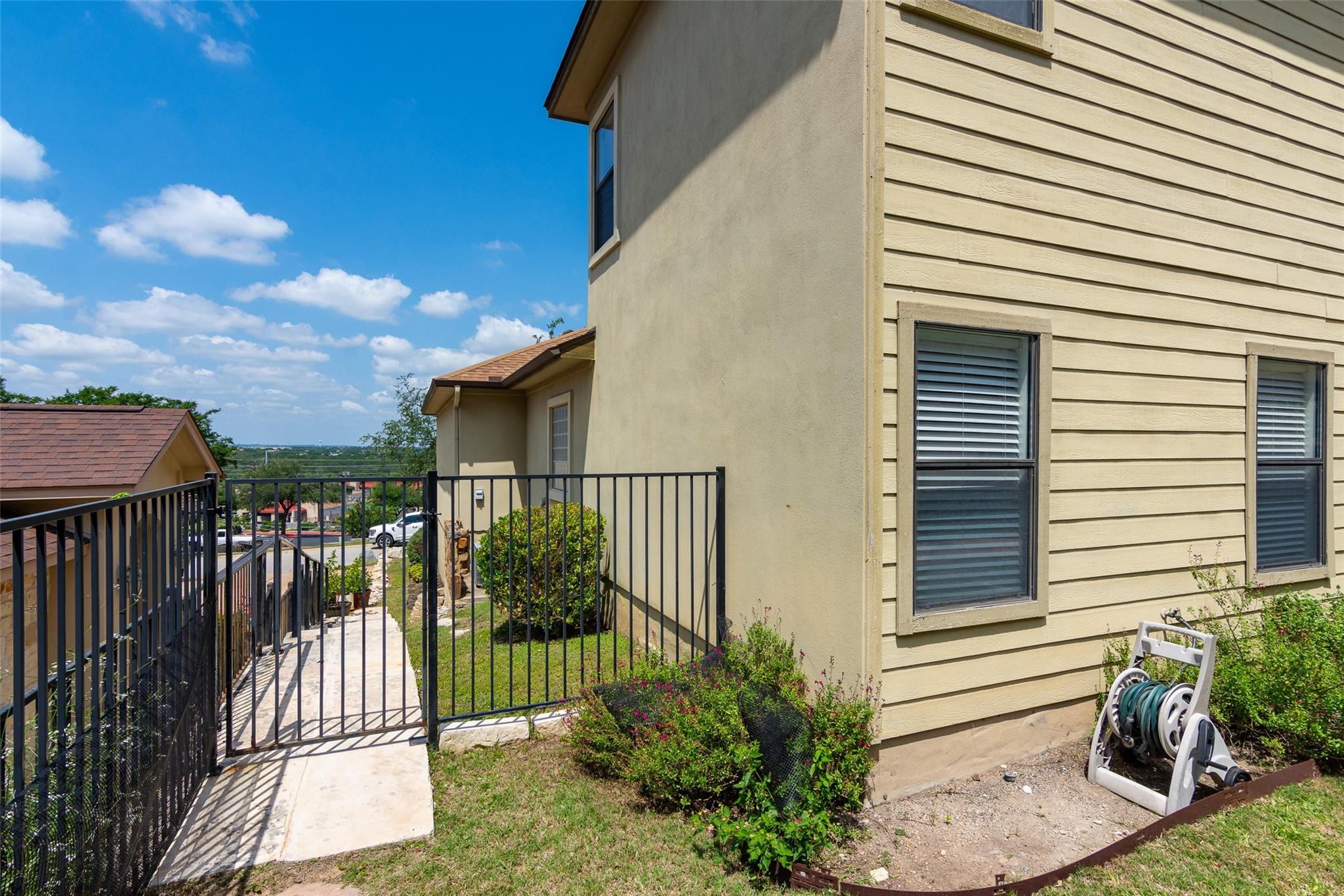 1301 Delsie Dr B Property Photo 40