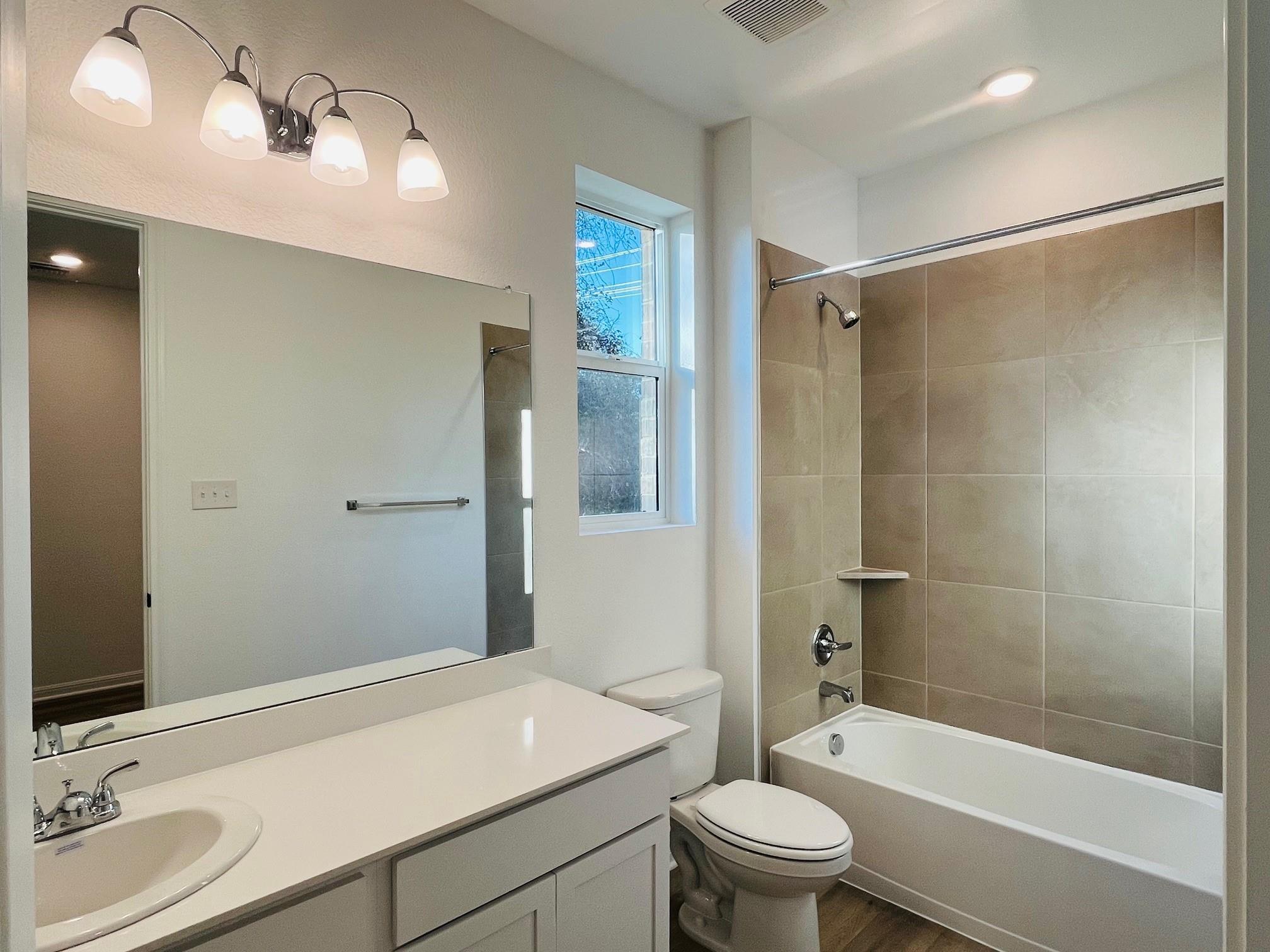 1004 Stonehill Dr Property Photo 6