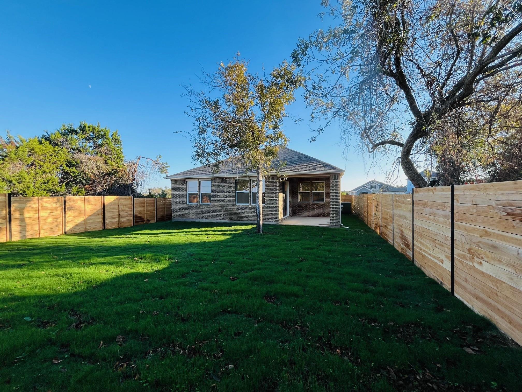 1004 Stonehill Dr Property Photo 9