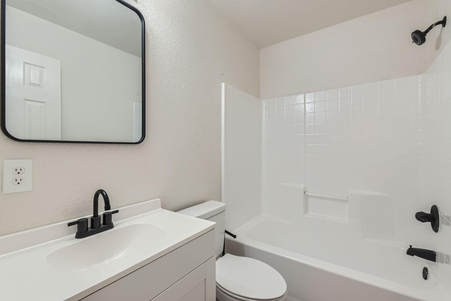 2045 Northview Dr Property Photo 25