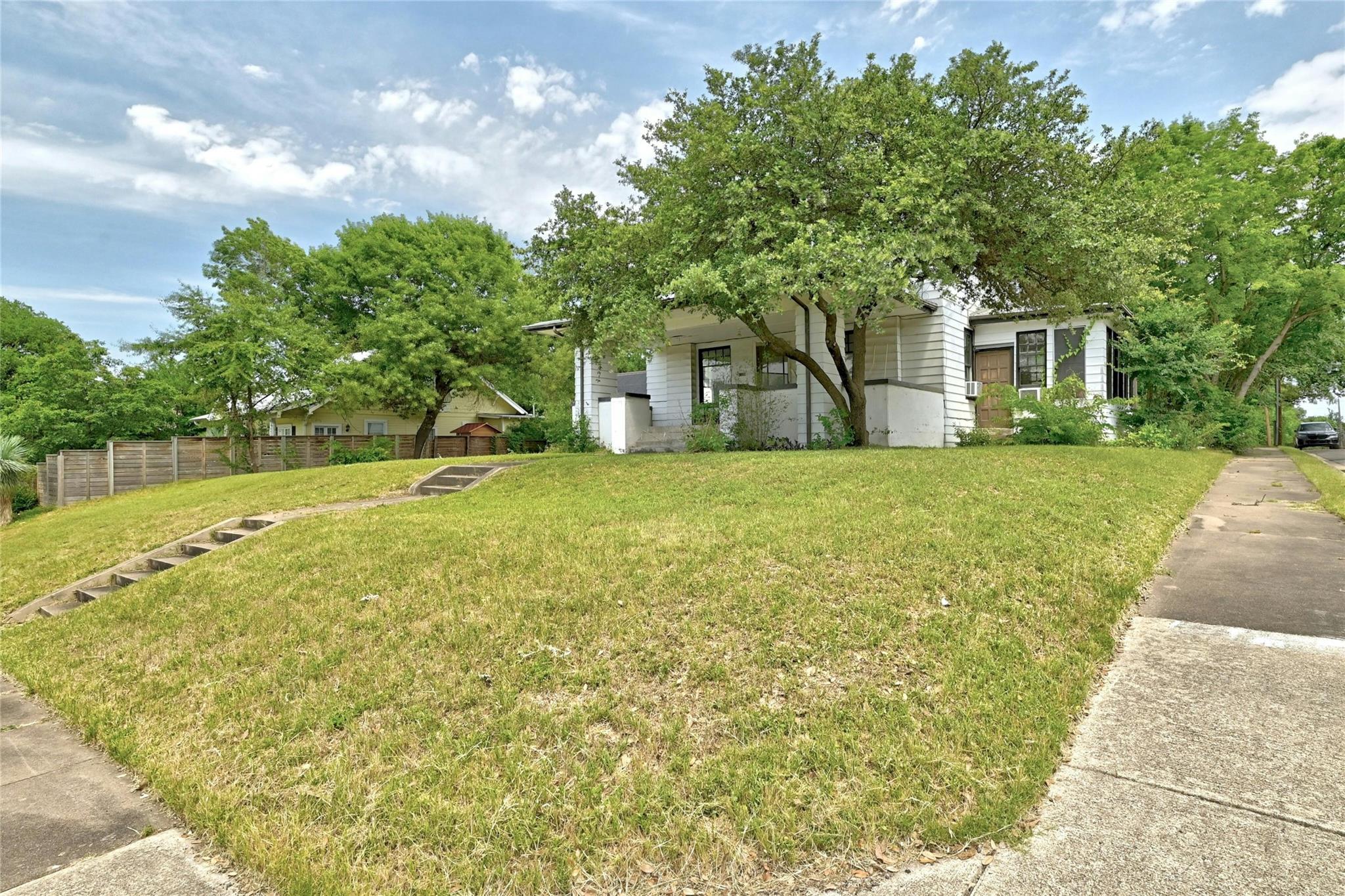 1109 Travis Height Blvd Property Photo 9