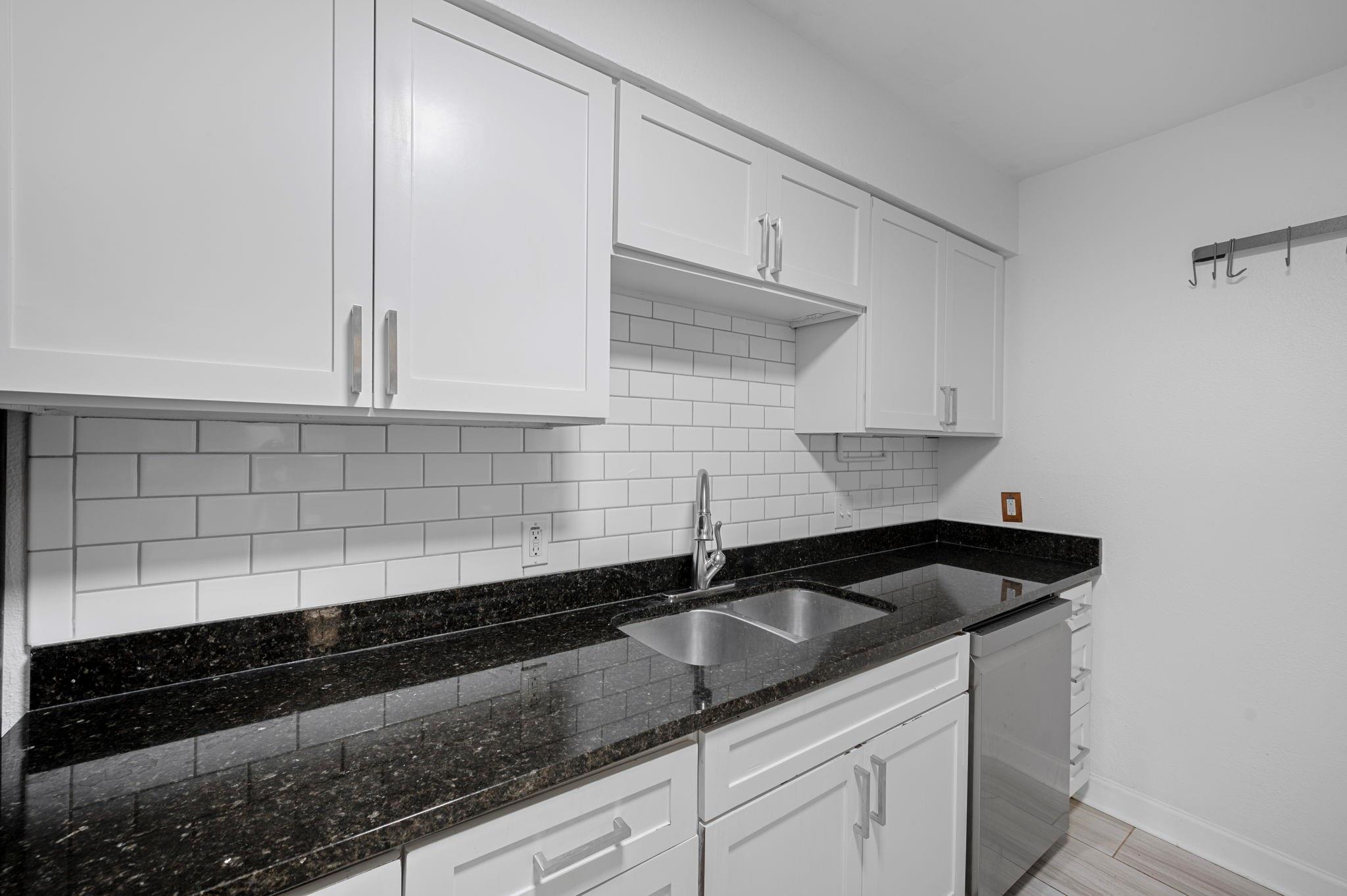 2020 S Congress Ave 2102 Property Photo 17