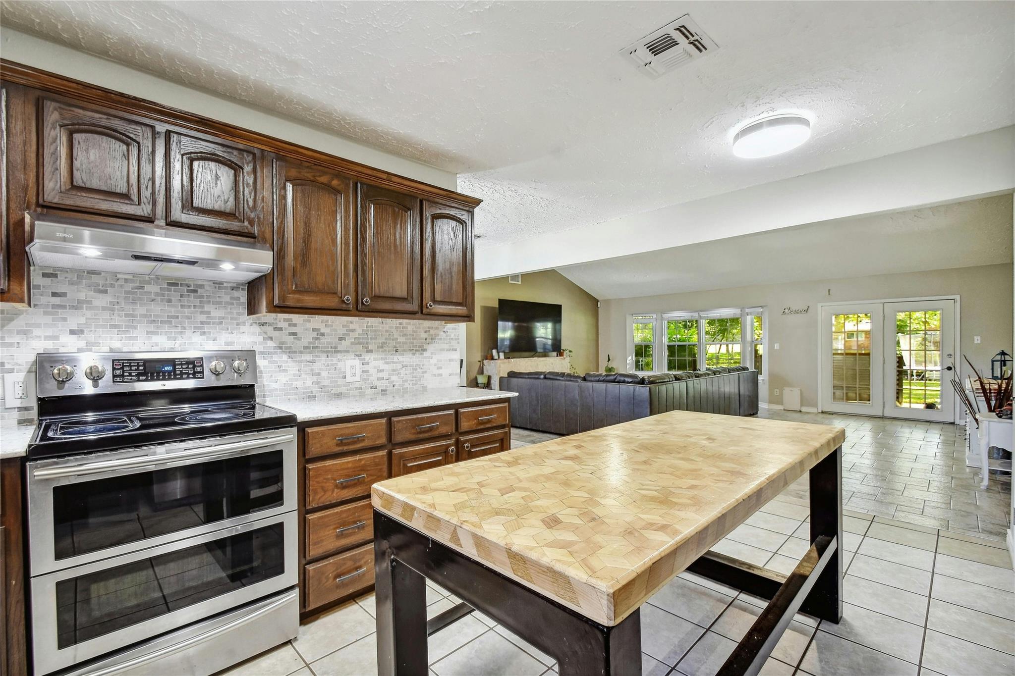 113 Nueces Ln Property Photo 10
