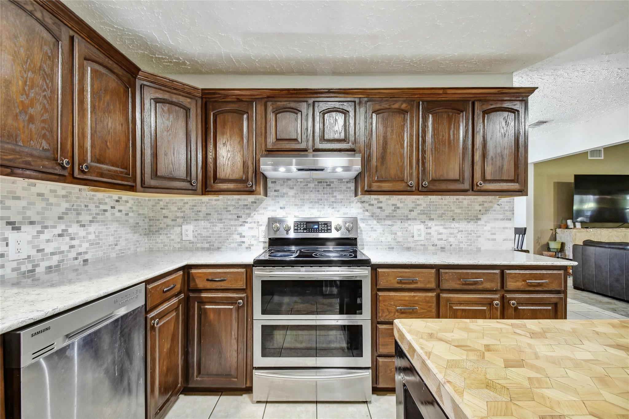 113 Nueces Ln Property Photo 11