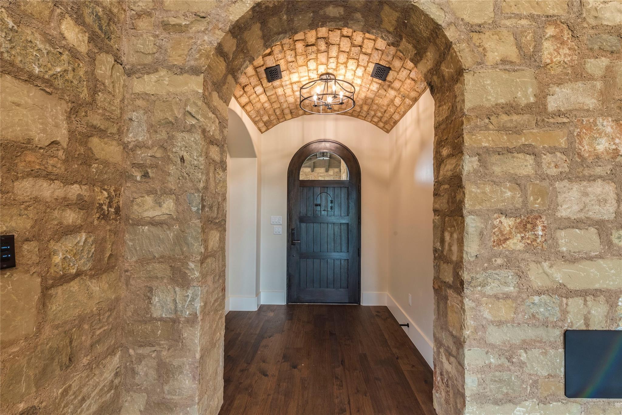 107 La Serena Loop Property Photo 3