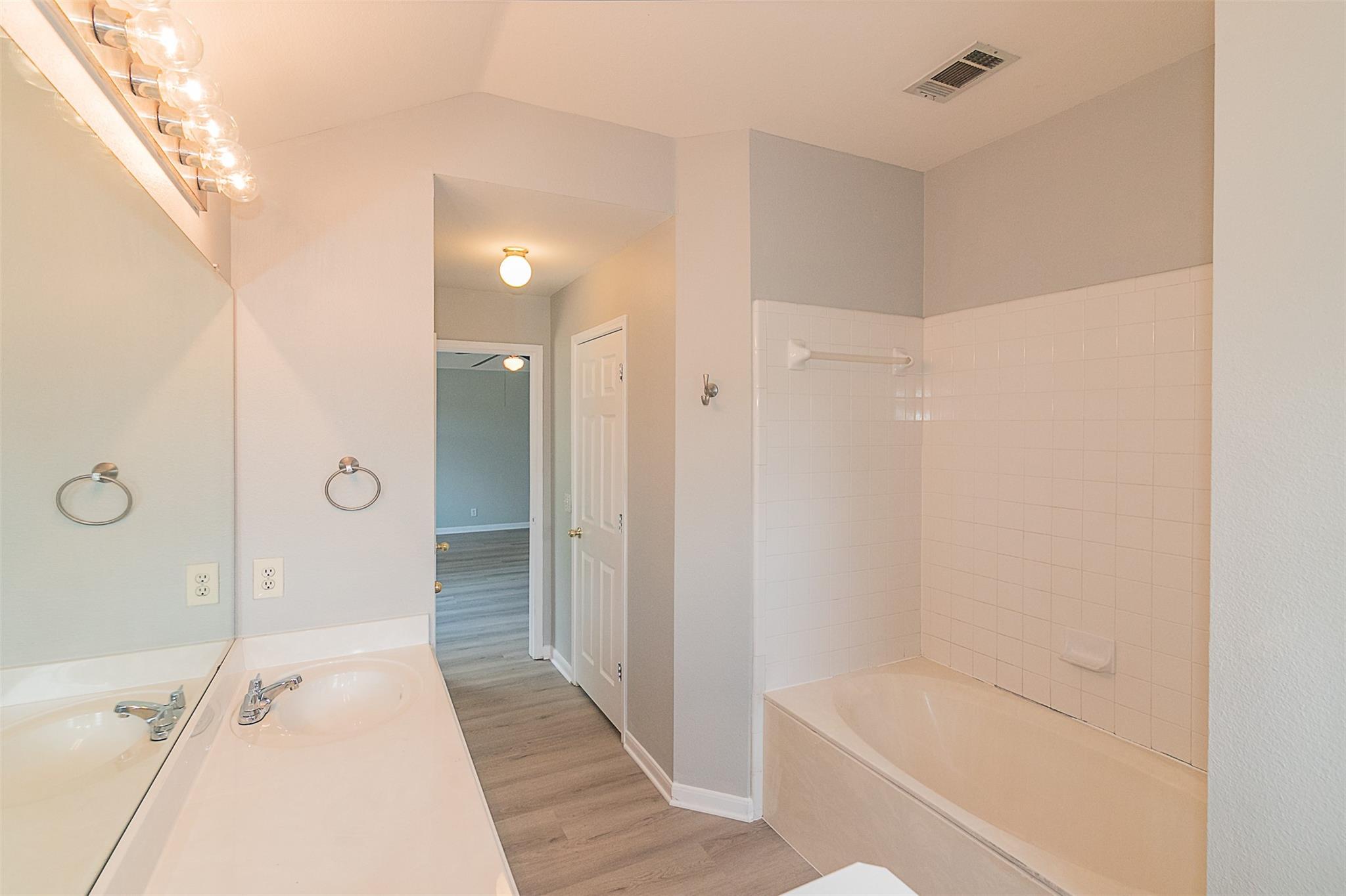 241 Elmer Cv Property Photo 16