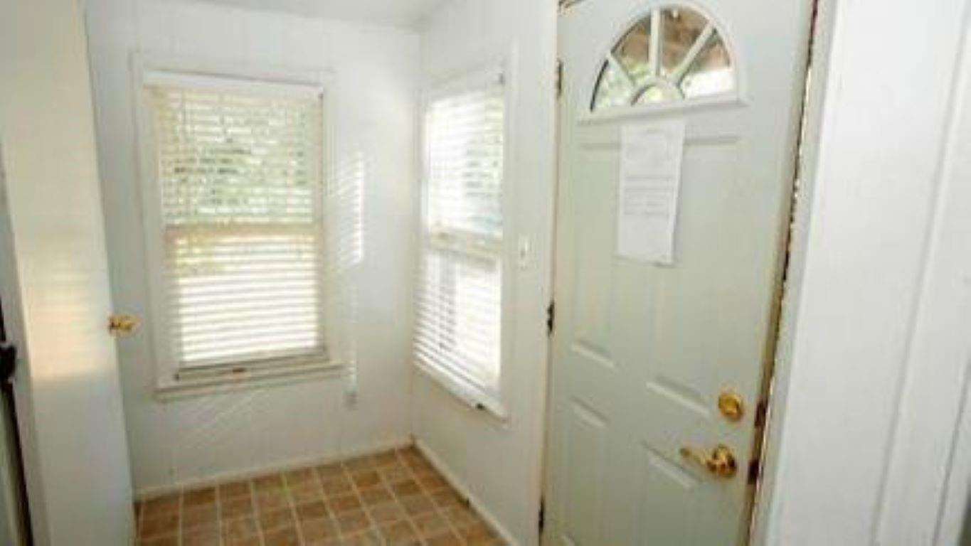 1020 Ellingson Ln B Property Photo 2