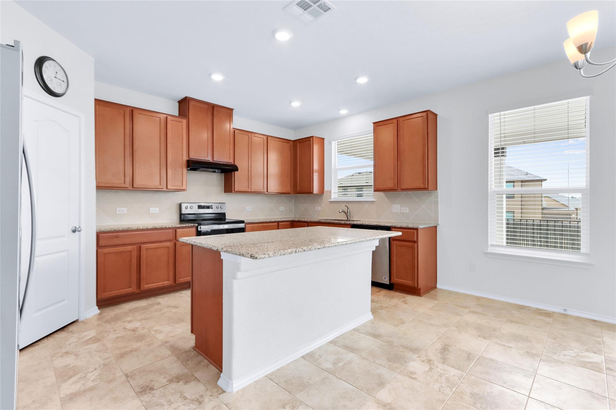 156 Johnny Cake Dr Property Photo 4