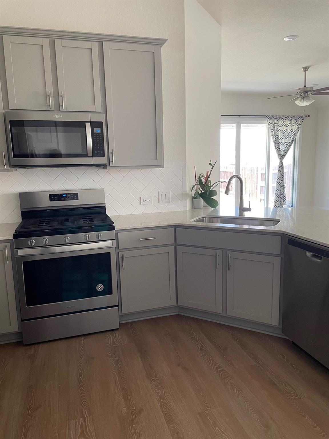 2421 Rosette Ln Property Photo 7
