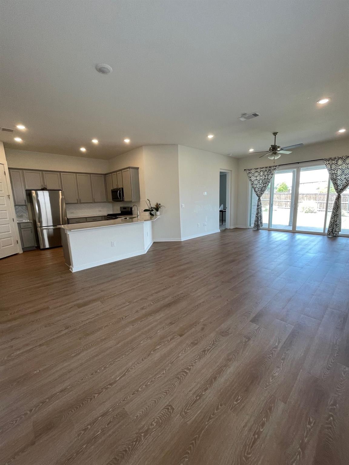 2421 Rosette Ln Property Photo 9