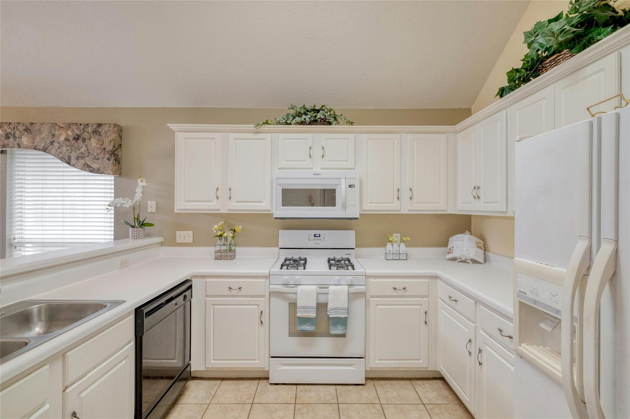 102 River Park Cv Property Photo 10