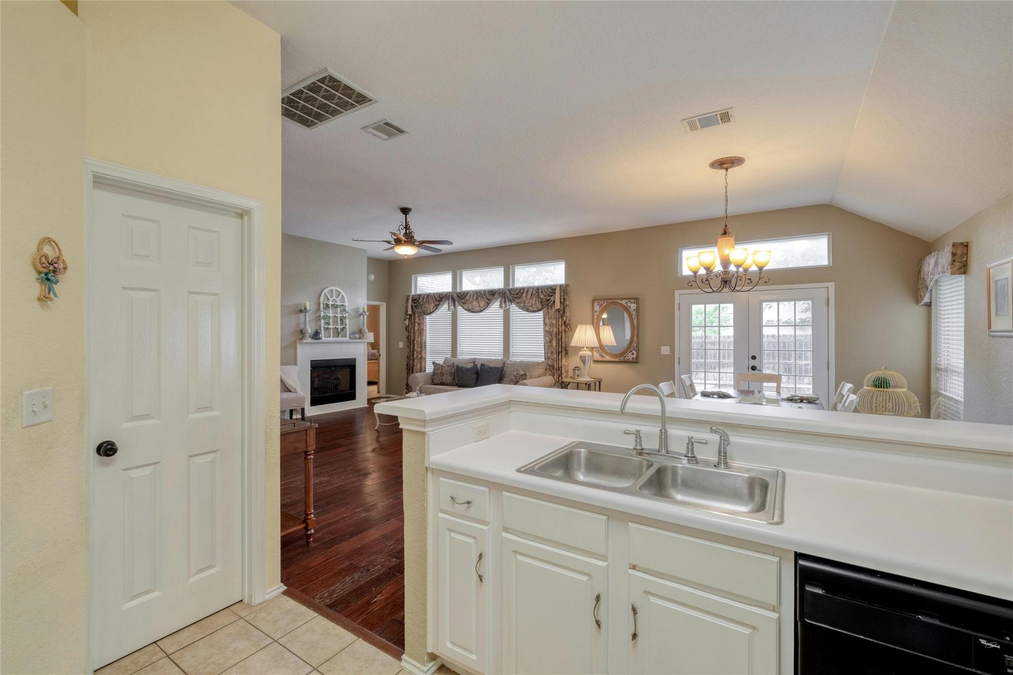 102 River Park Cv Property Photo 11