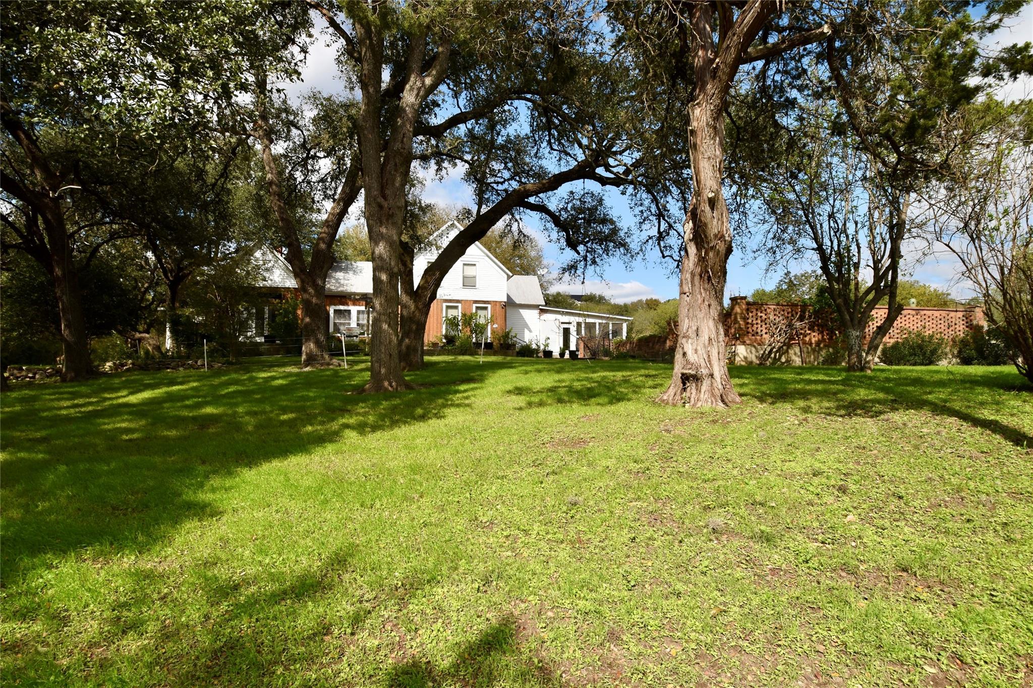 1620 Hofheinz St Property Photo 2