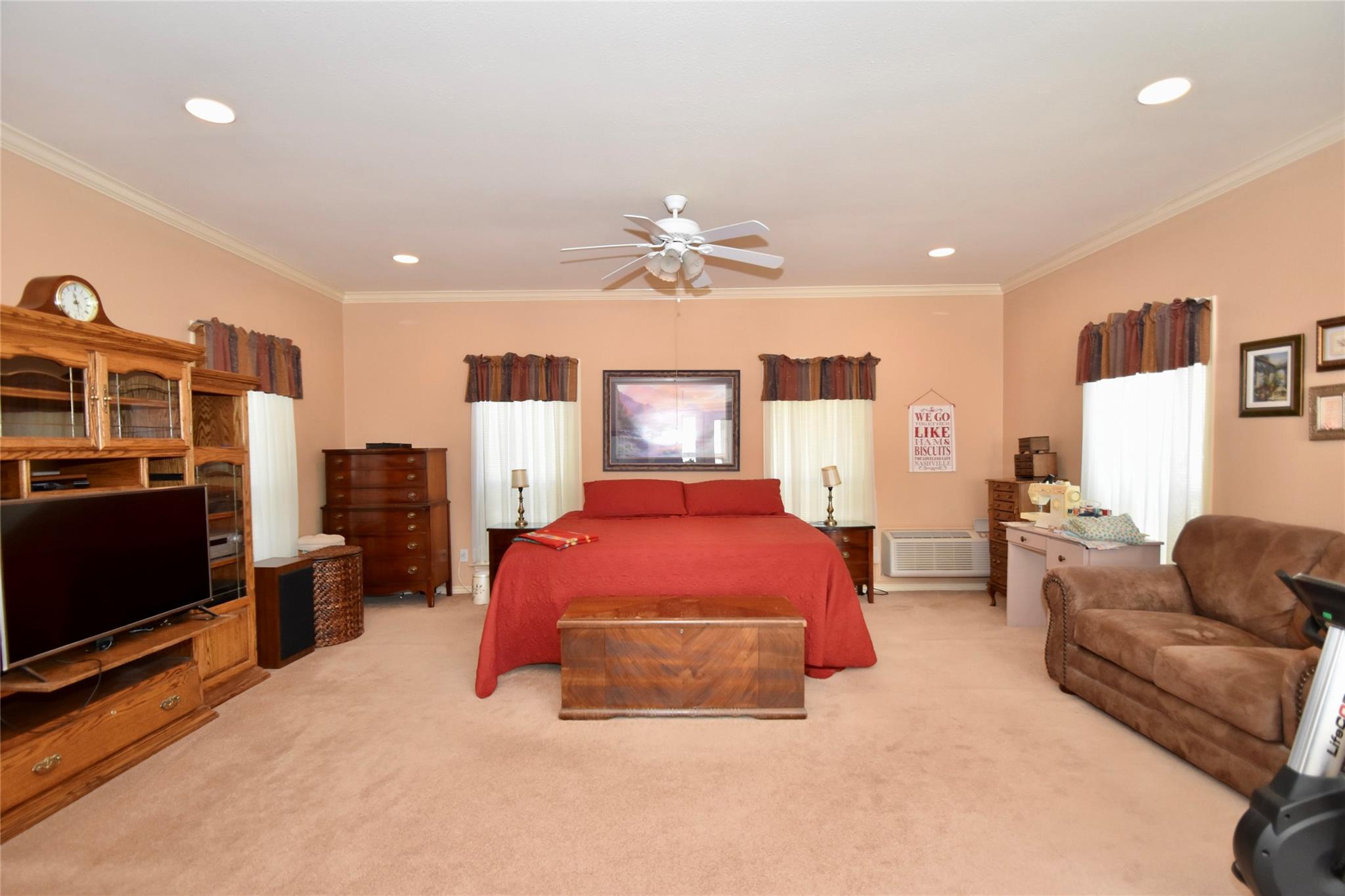 1620 Hofheinz St Property Photo 13