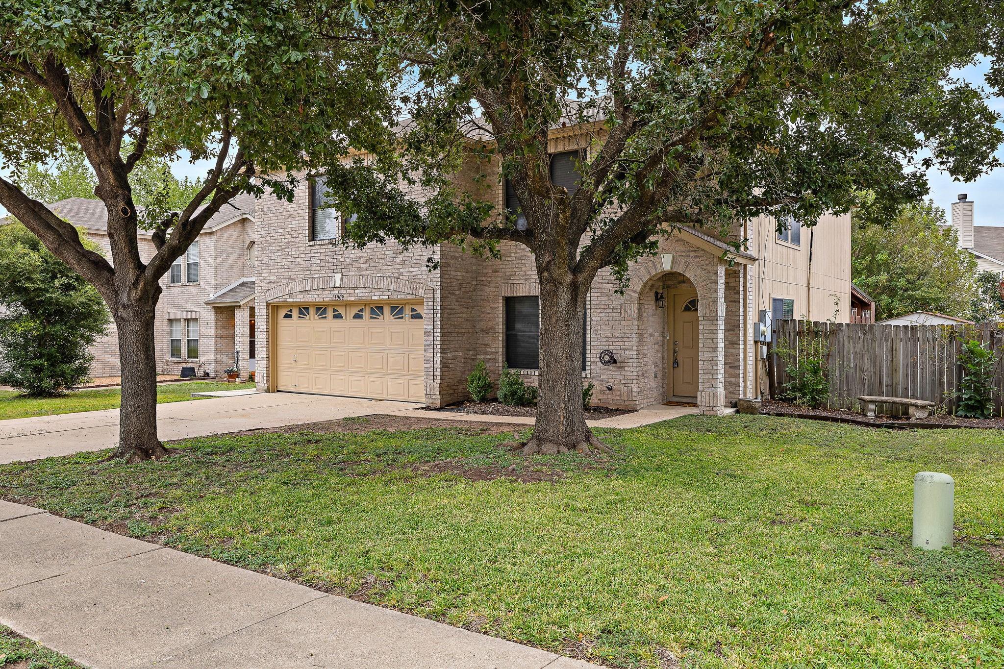 1009 Keeshond Pl Property Photo 3