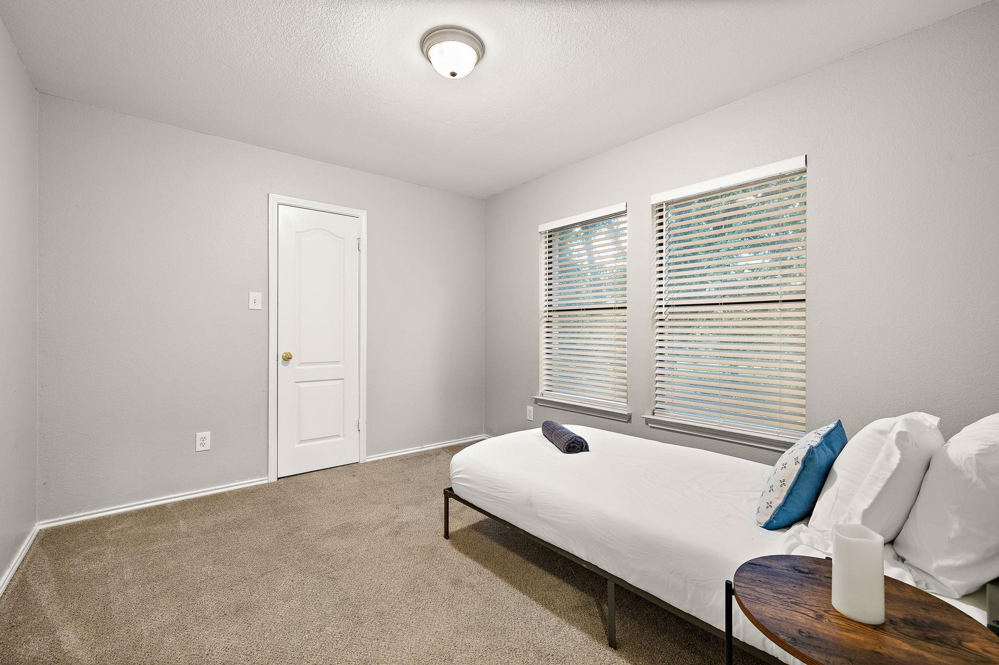 1009 Keeshond Pl Property Photo 26