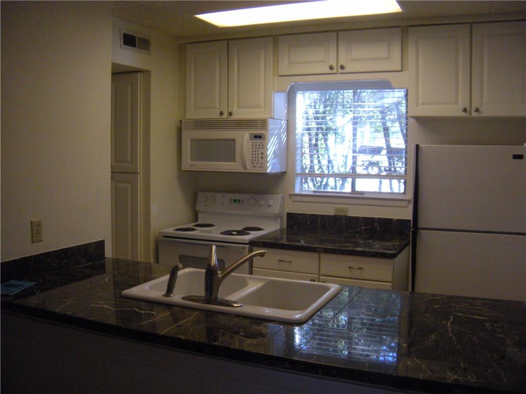 6910 Hart Ln #502 Property Photo 9