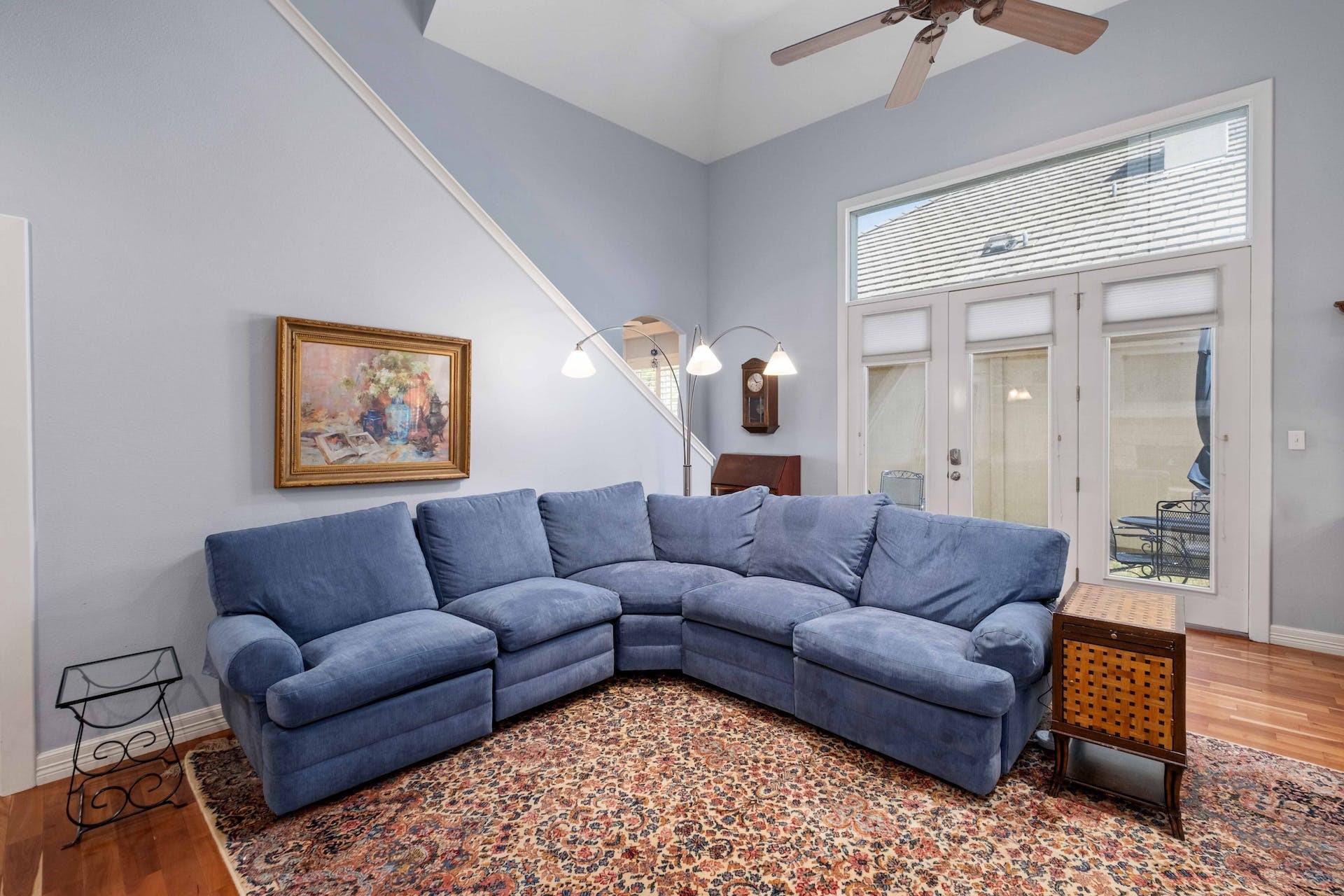 2249 Garden Ct Property Photo 4