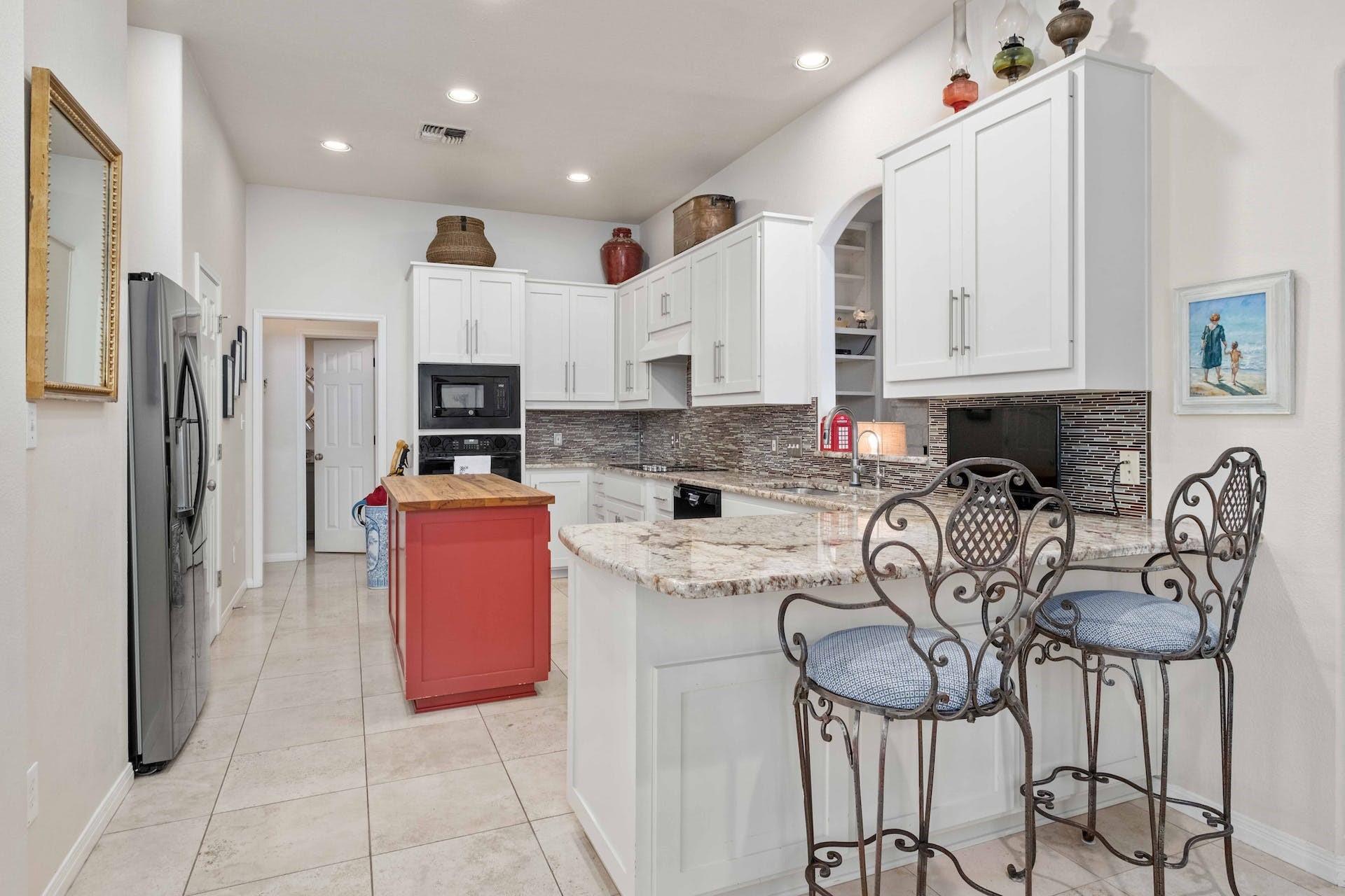 2249 Garden Ct Property Photo 5