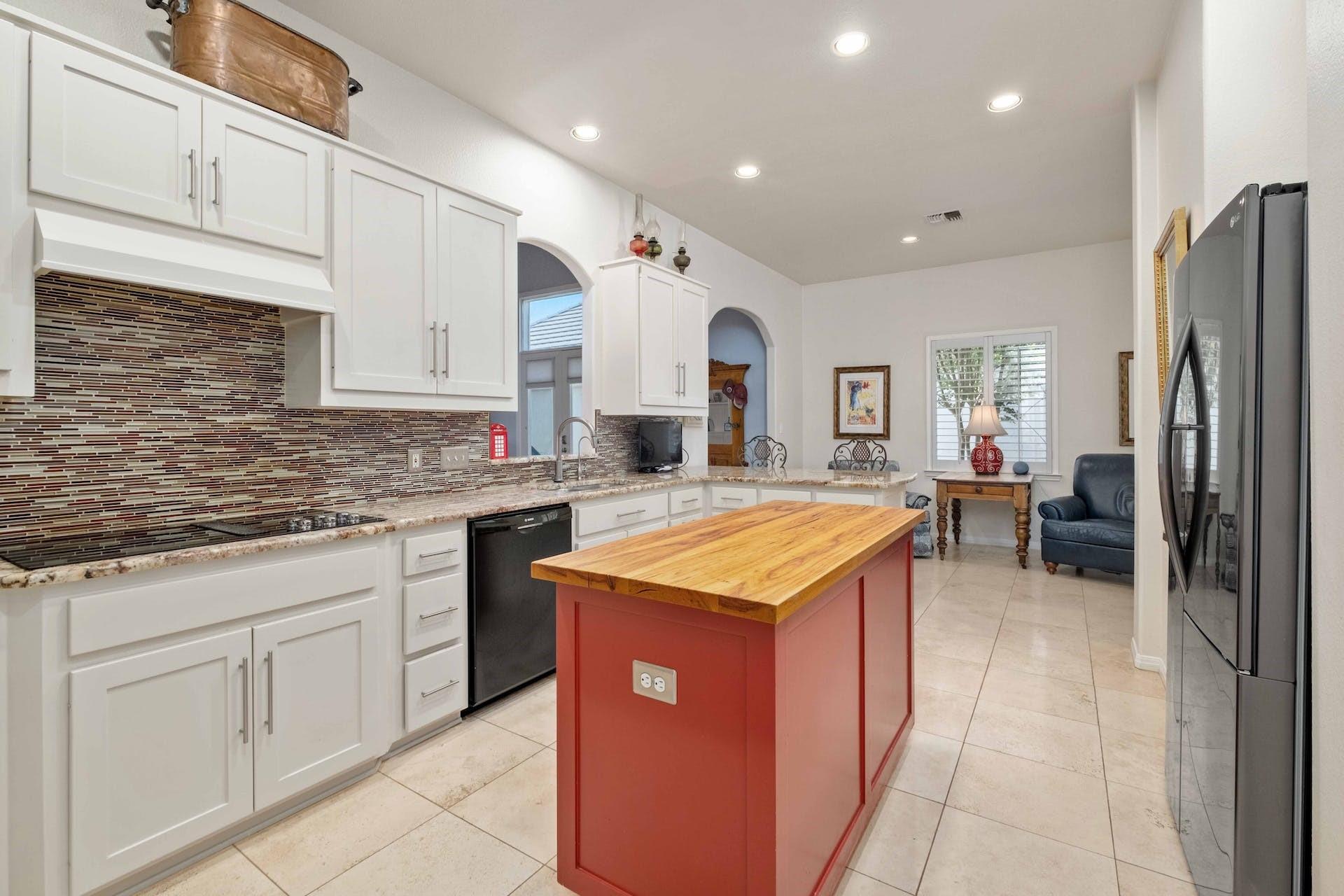 2249 Garden Ct Property Photo 6