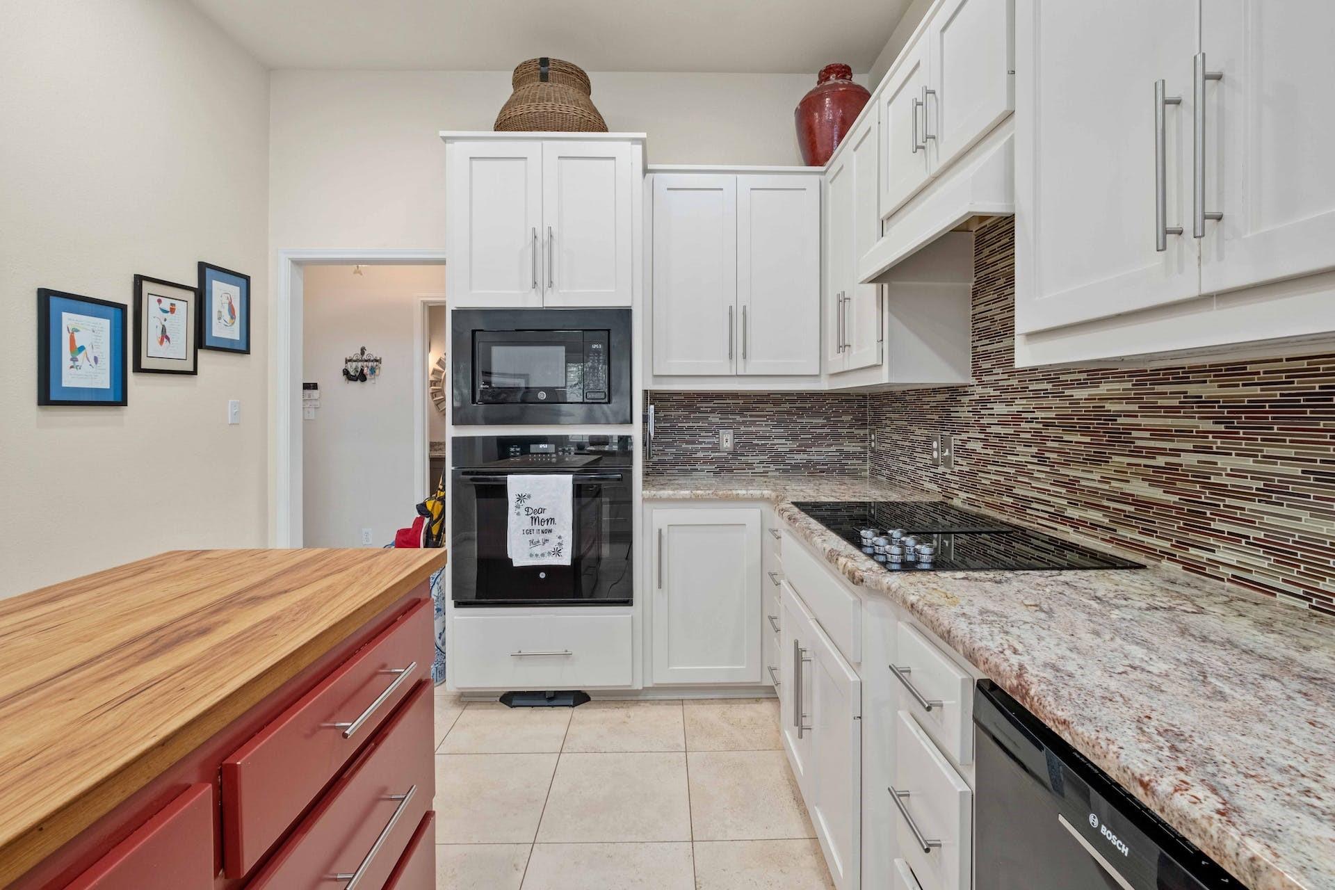 2249 Garden Ct Property Photo 7