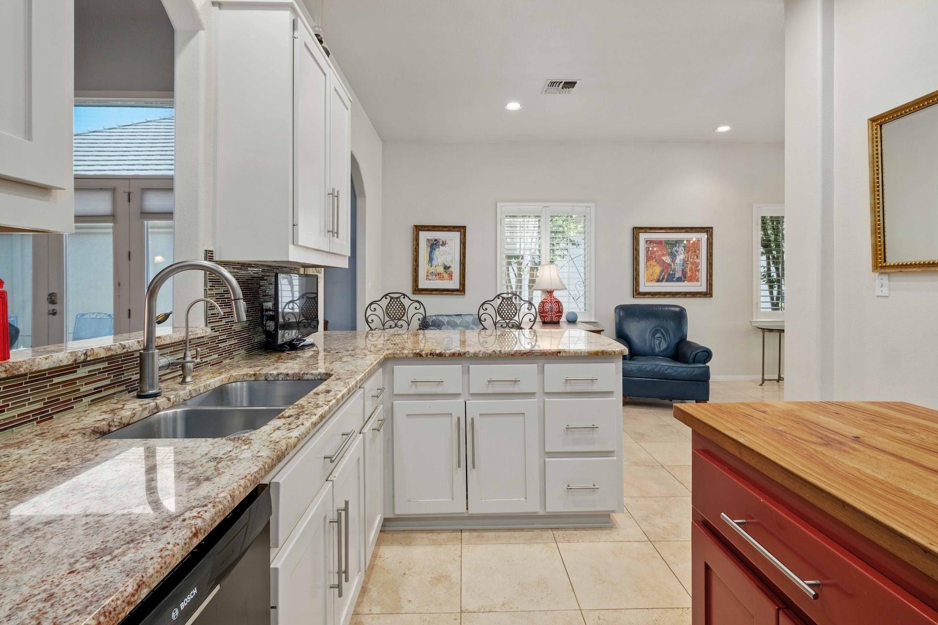 2249 Garden Ct Property Photo 8