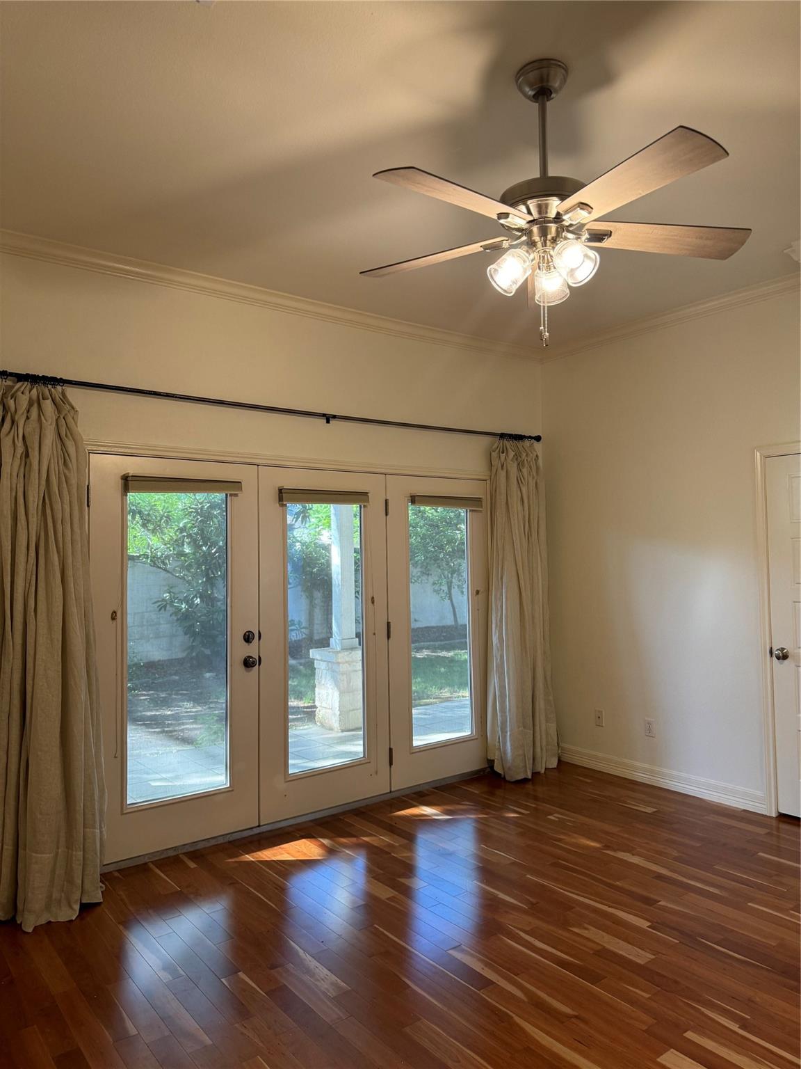 2249 Garden Ct Property Photo 11