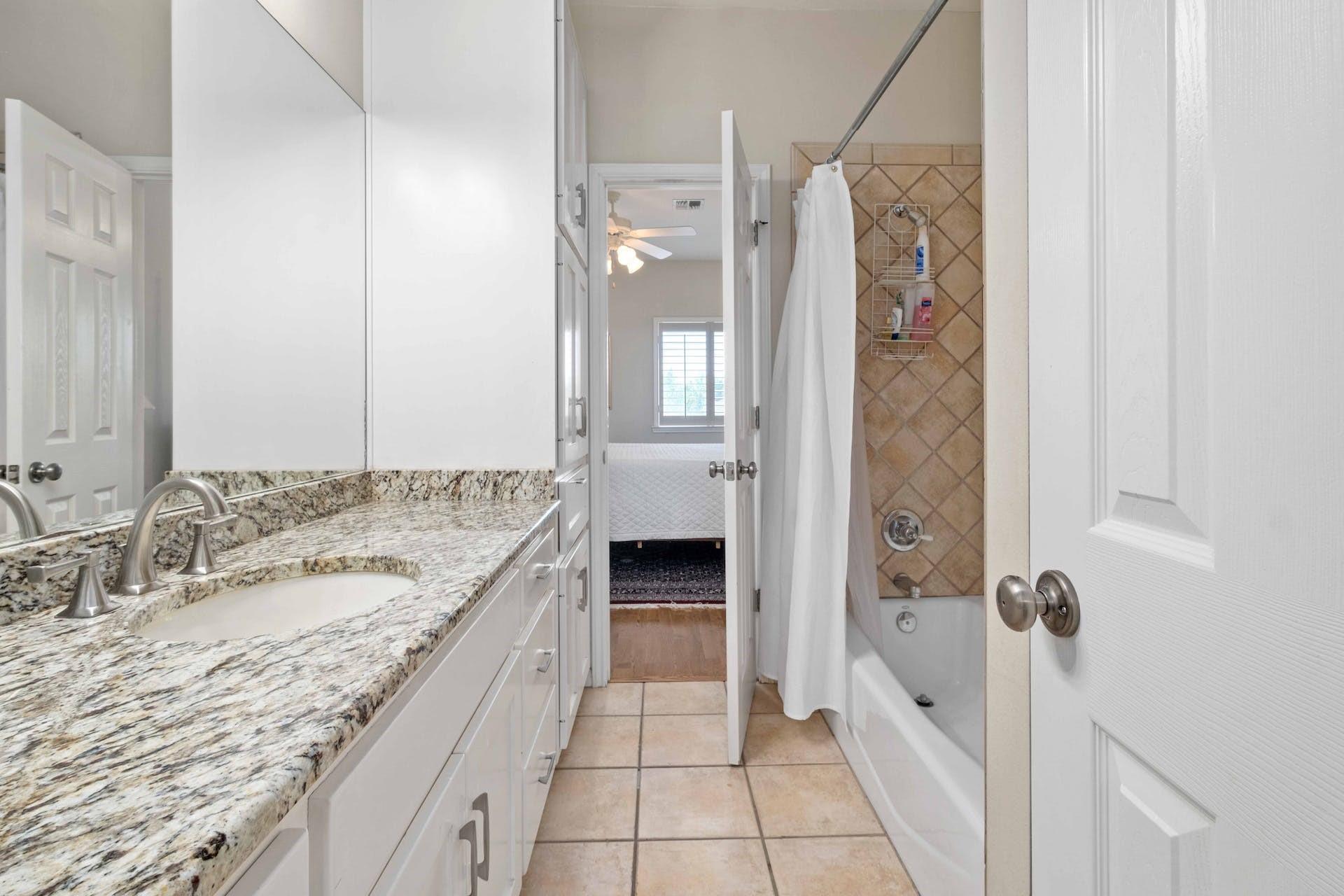 2249 Garden Ct Property Photo 17
