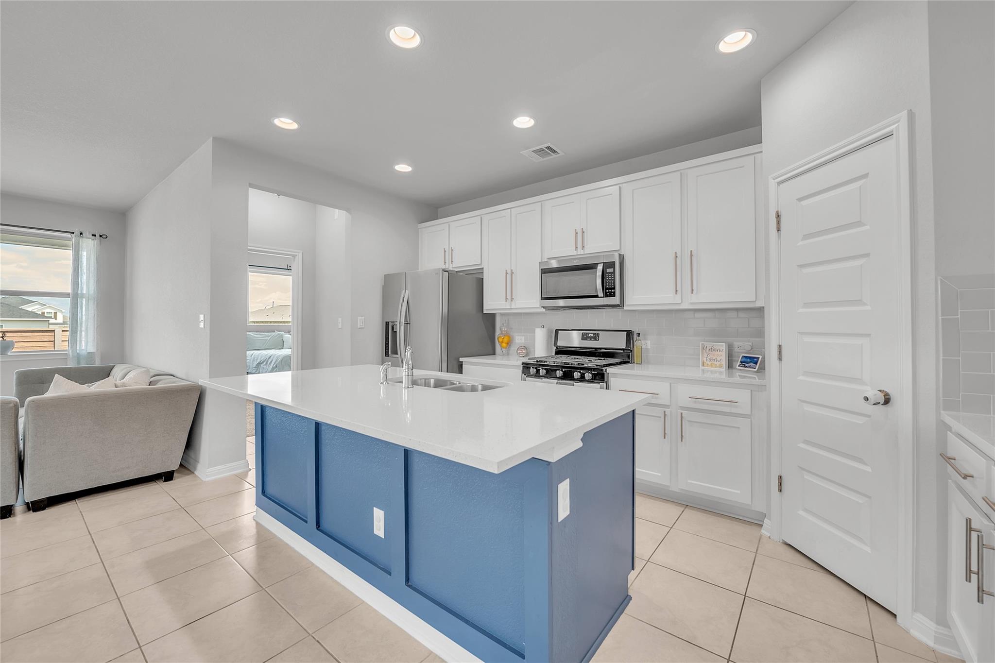 105 Peruvian LN Property Photo 1