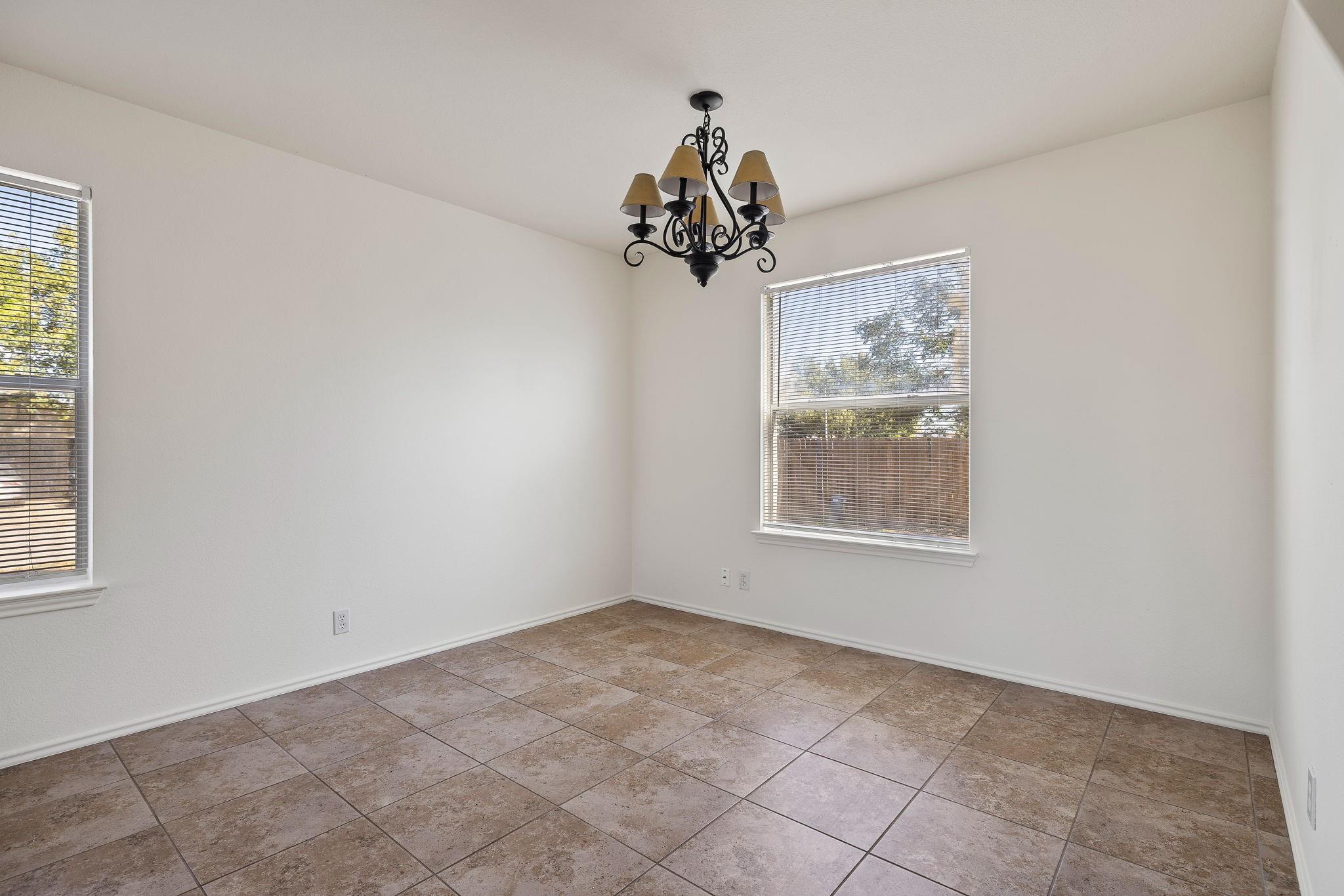 3104 Tyler Ln Property Photo 3
