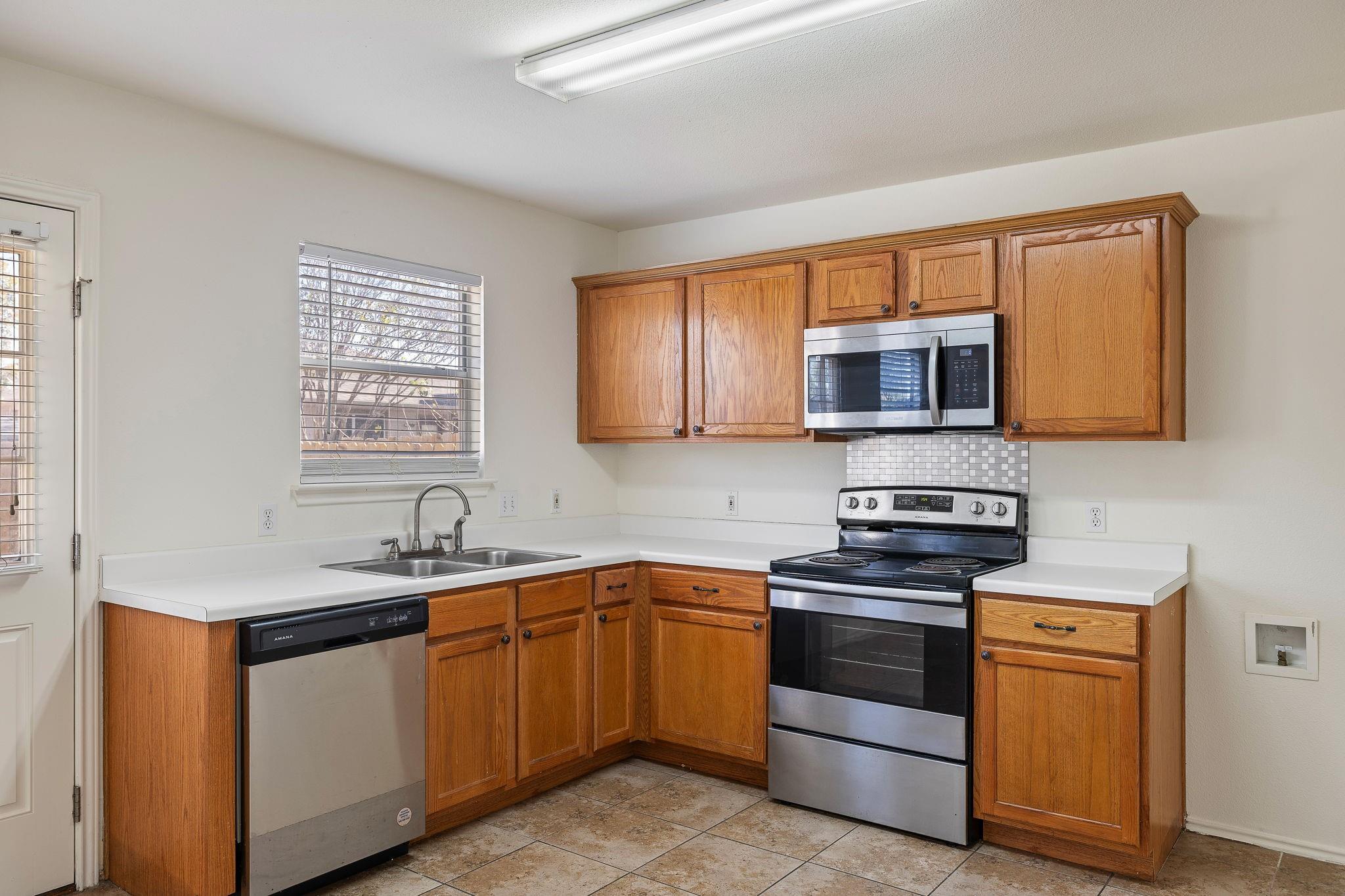 3104 Tyler Ln Property Photo 7
