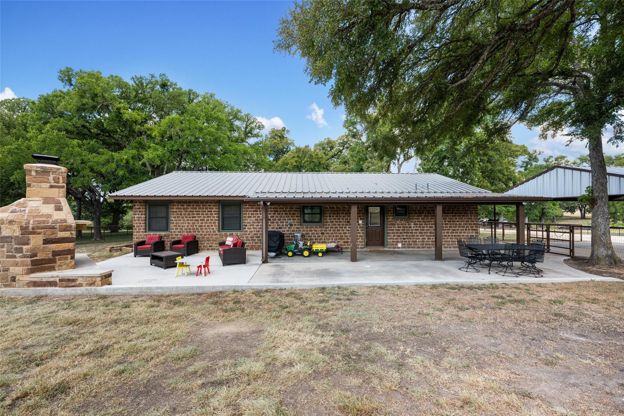 121 Dog Run Property Photo 4