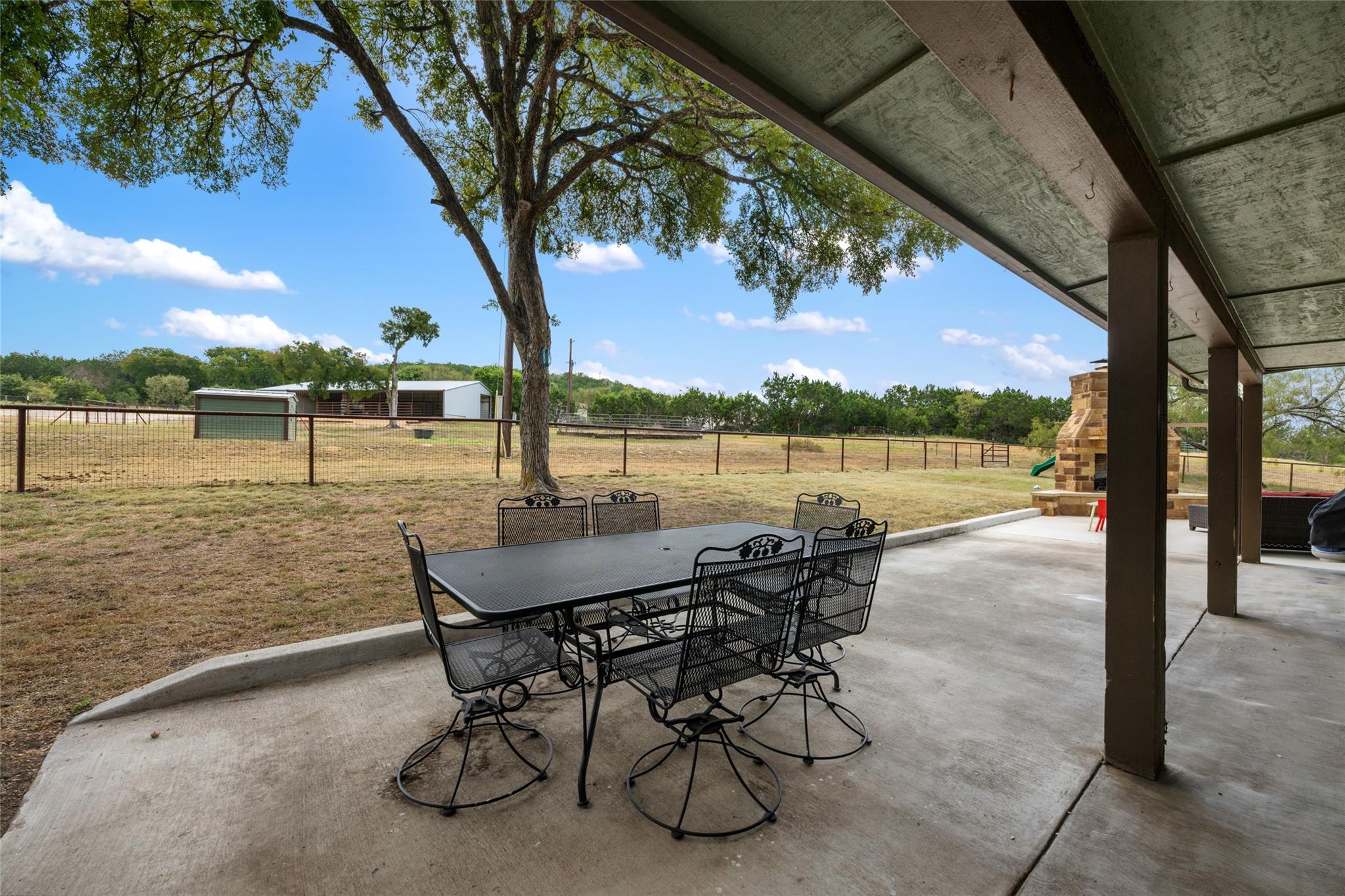 121 Dog Run Property Photo 7