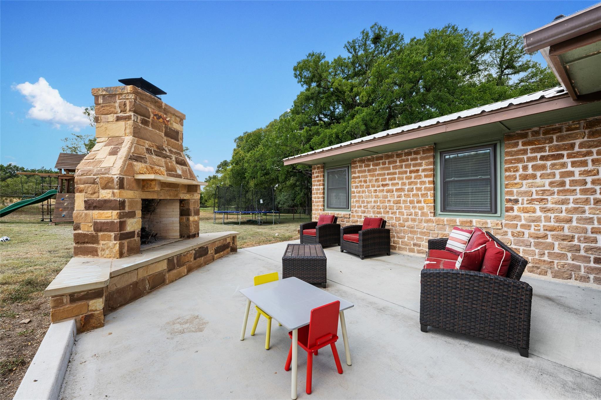 121 Dog Run Property Photo 8