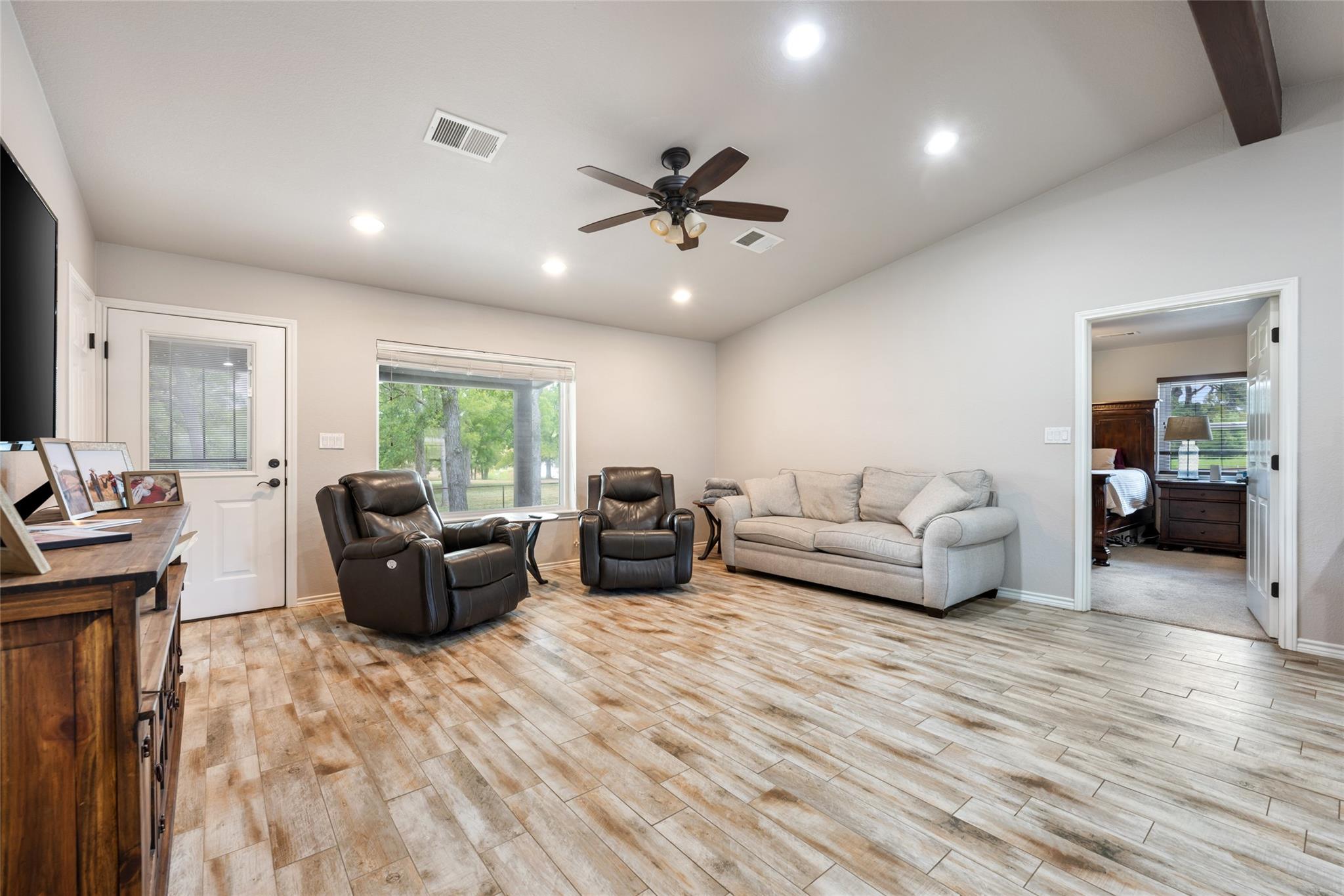 121 Dog Run Property Photo 10