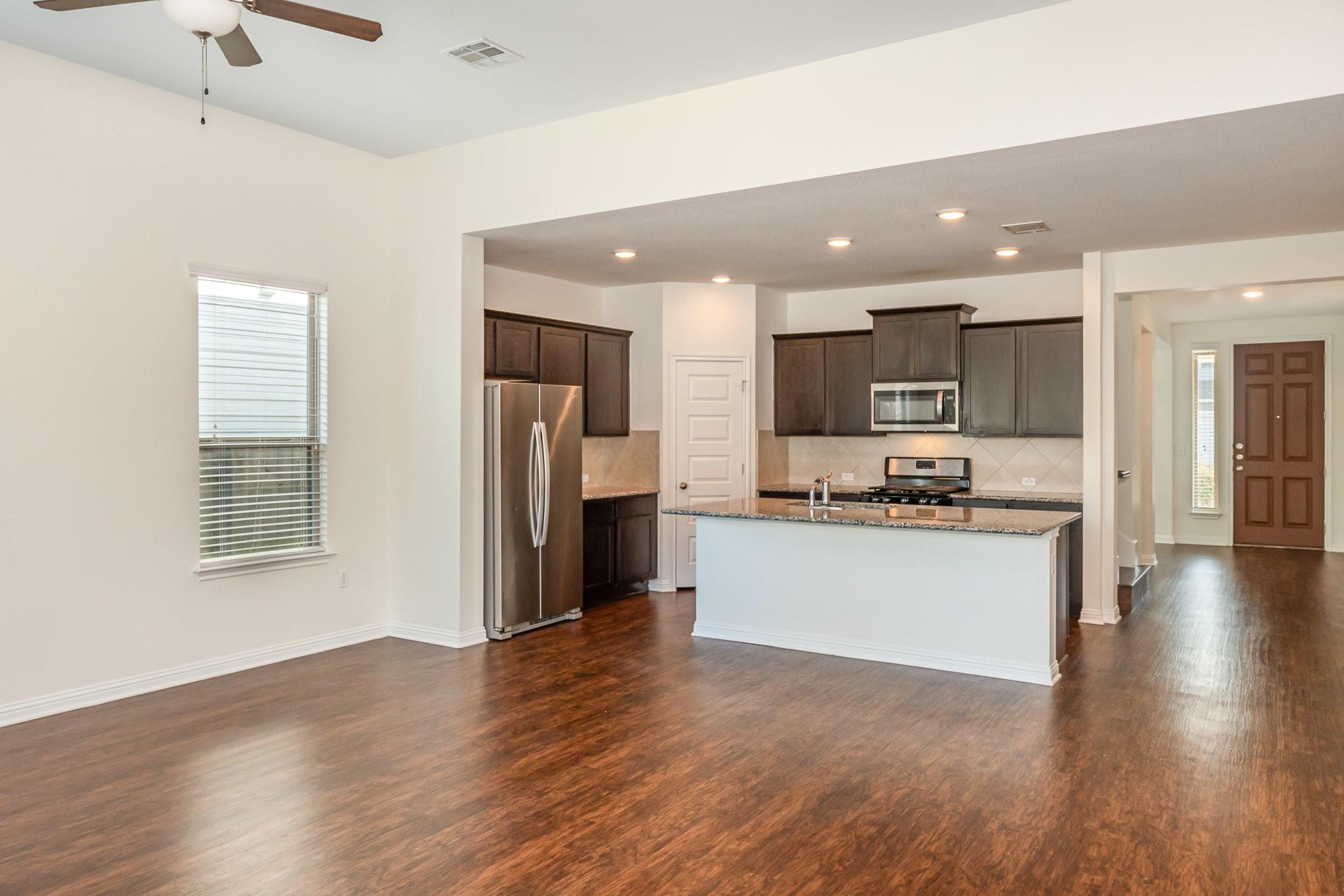 8105 Turnberry Ln Property Photo 5