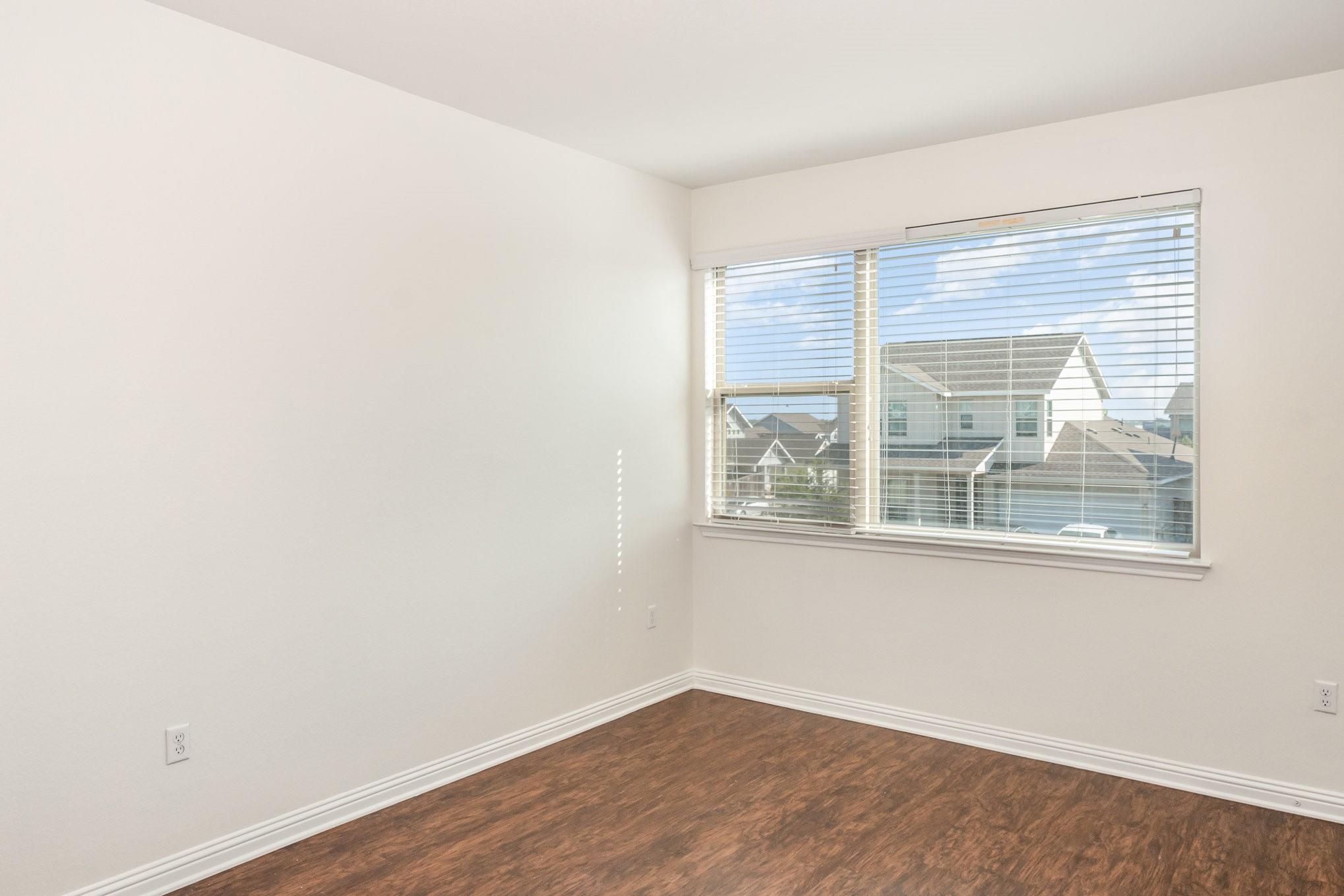 8105 Turnberry Ln Property Photo 8