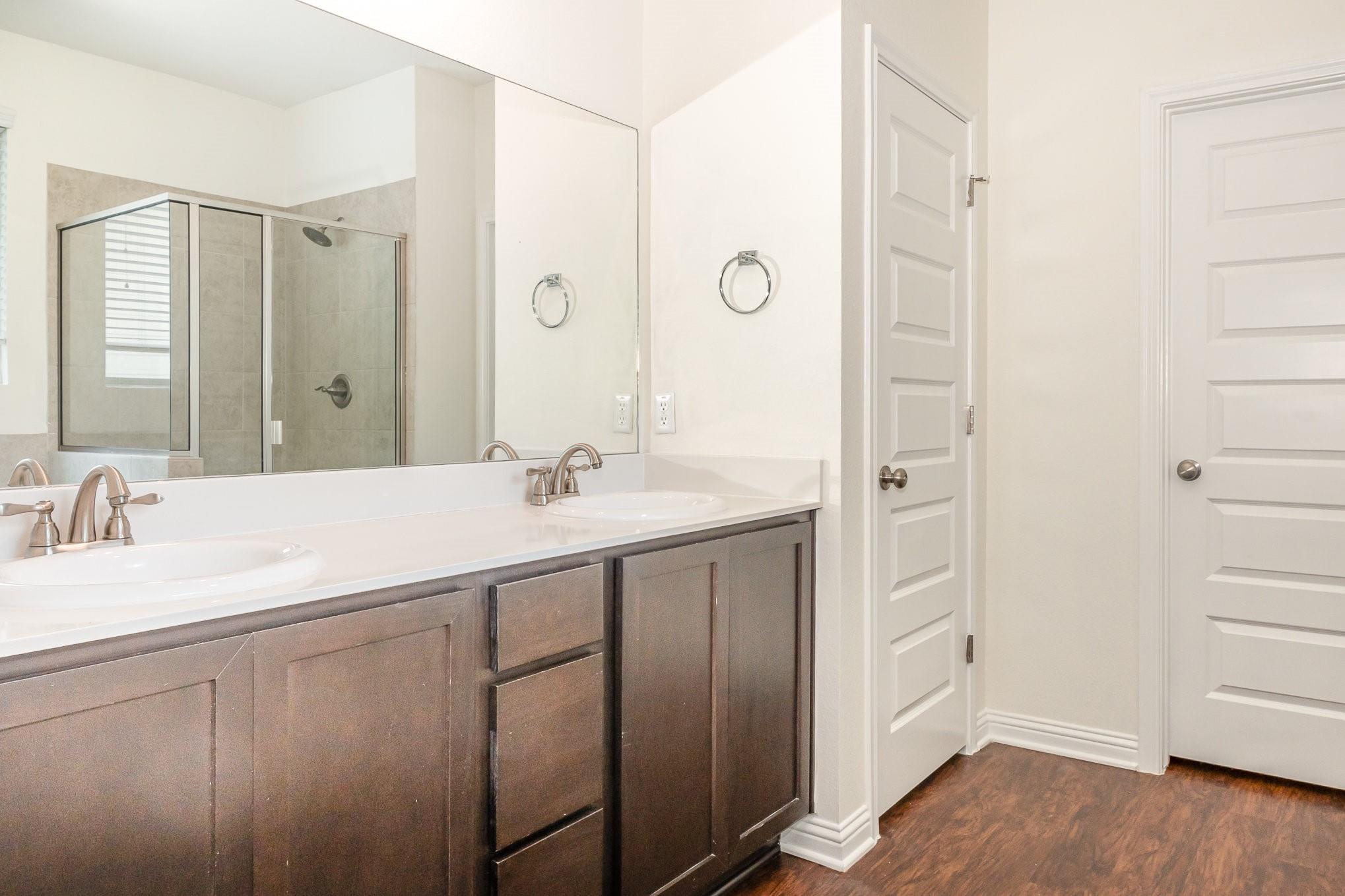 8105 Turnberry Ln Property Photo 13