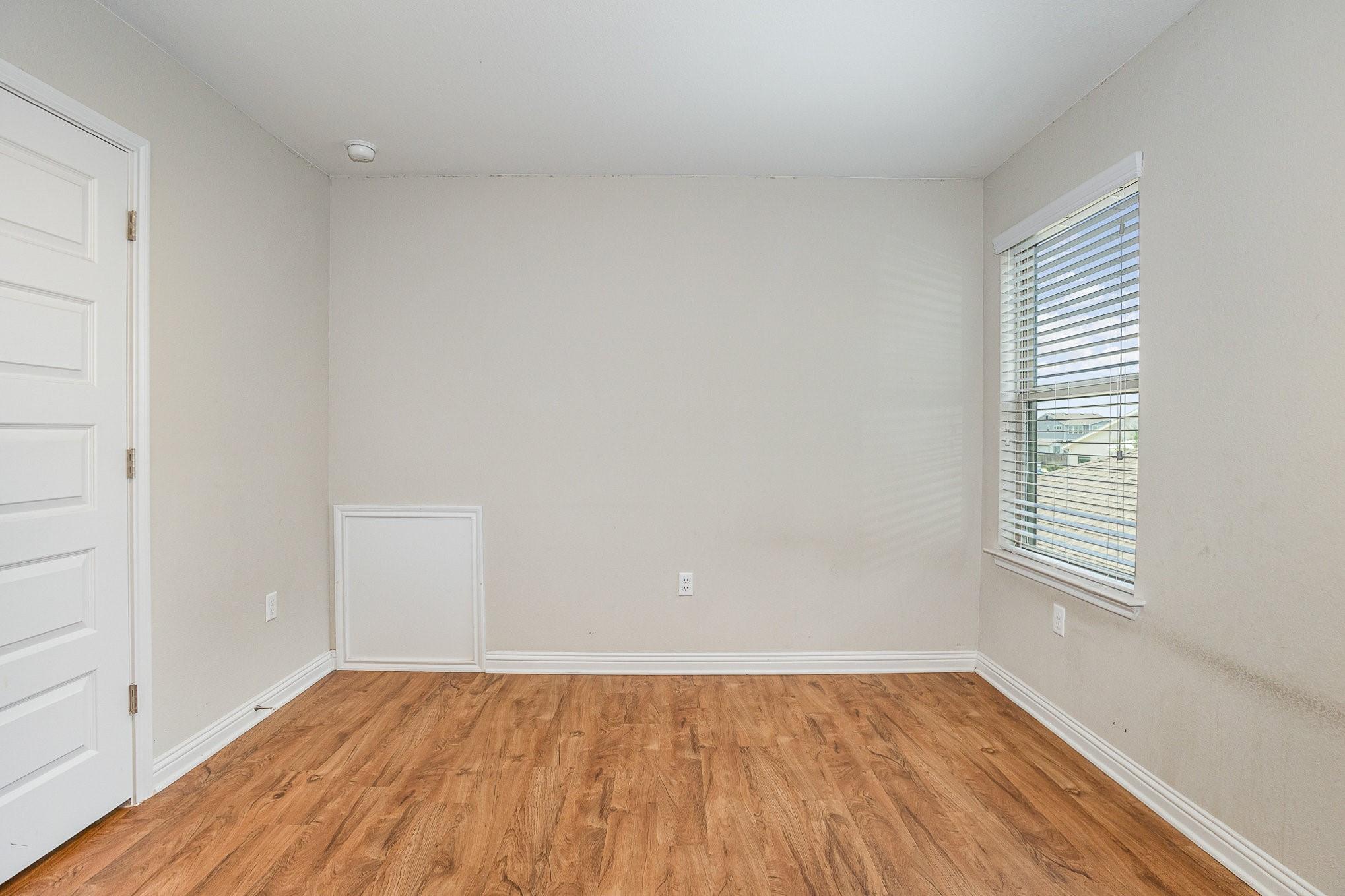 8102 Cottage Rose Dr Property Photo 6