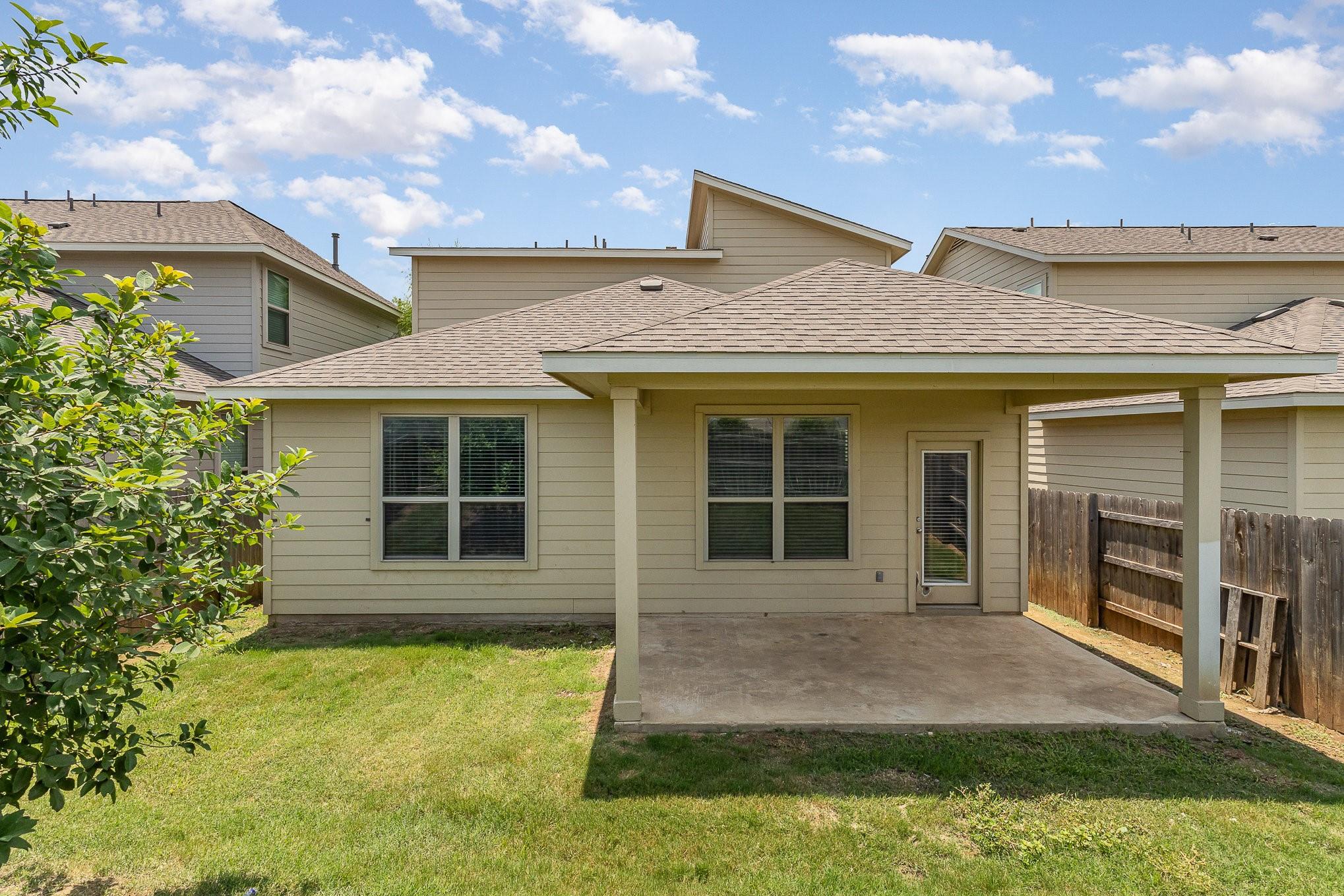 8102 Cottage Rose Dr Property Photo 15