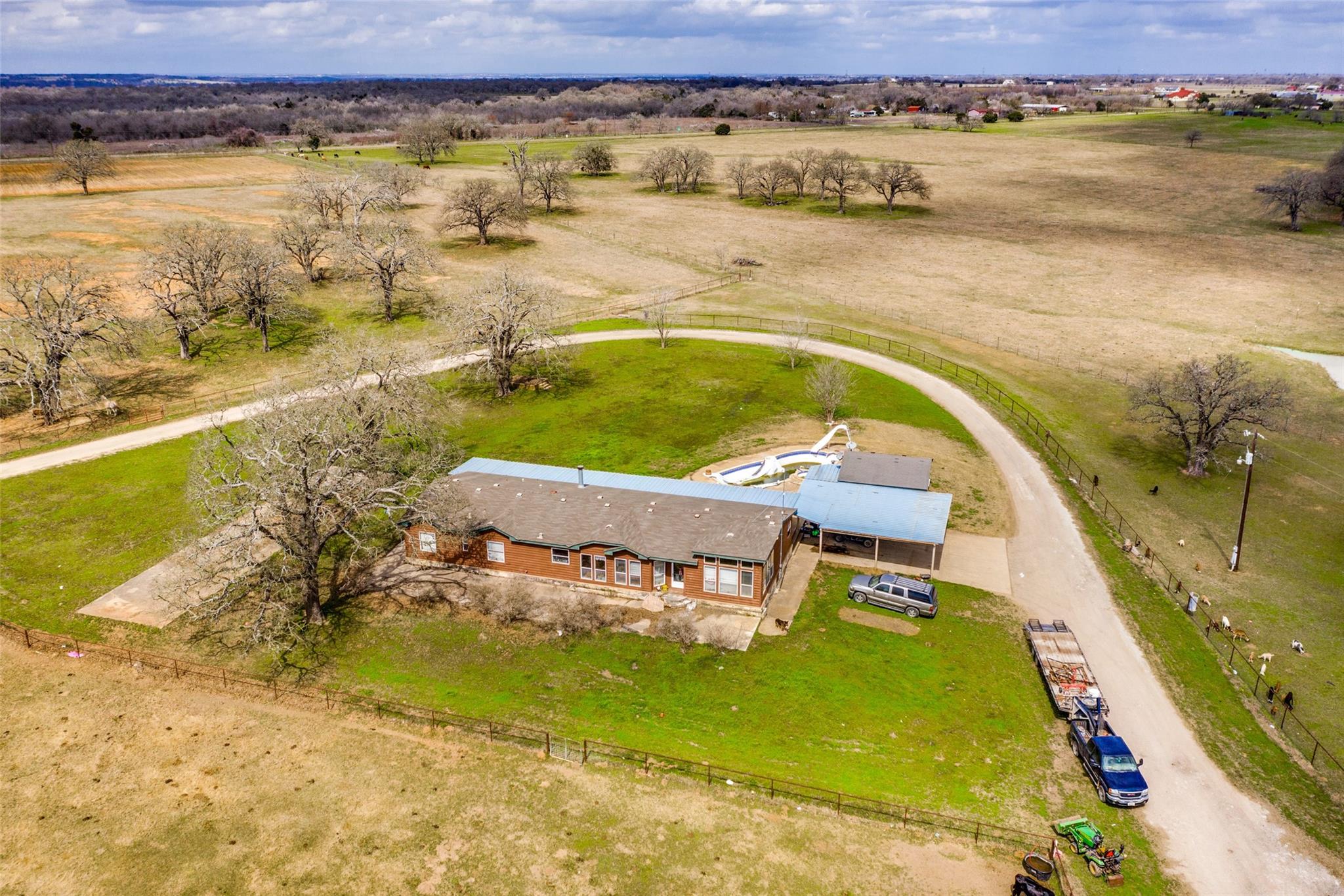 2285 Fm 1704 Property Photo 6